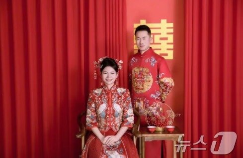 본문 이미지 - 결혼식을 올린 커플 - 웨이보 갈무리