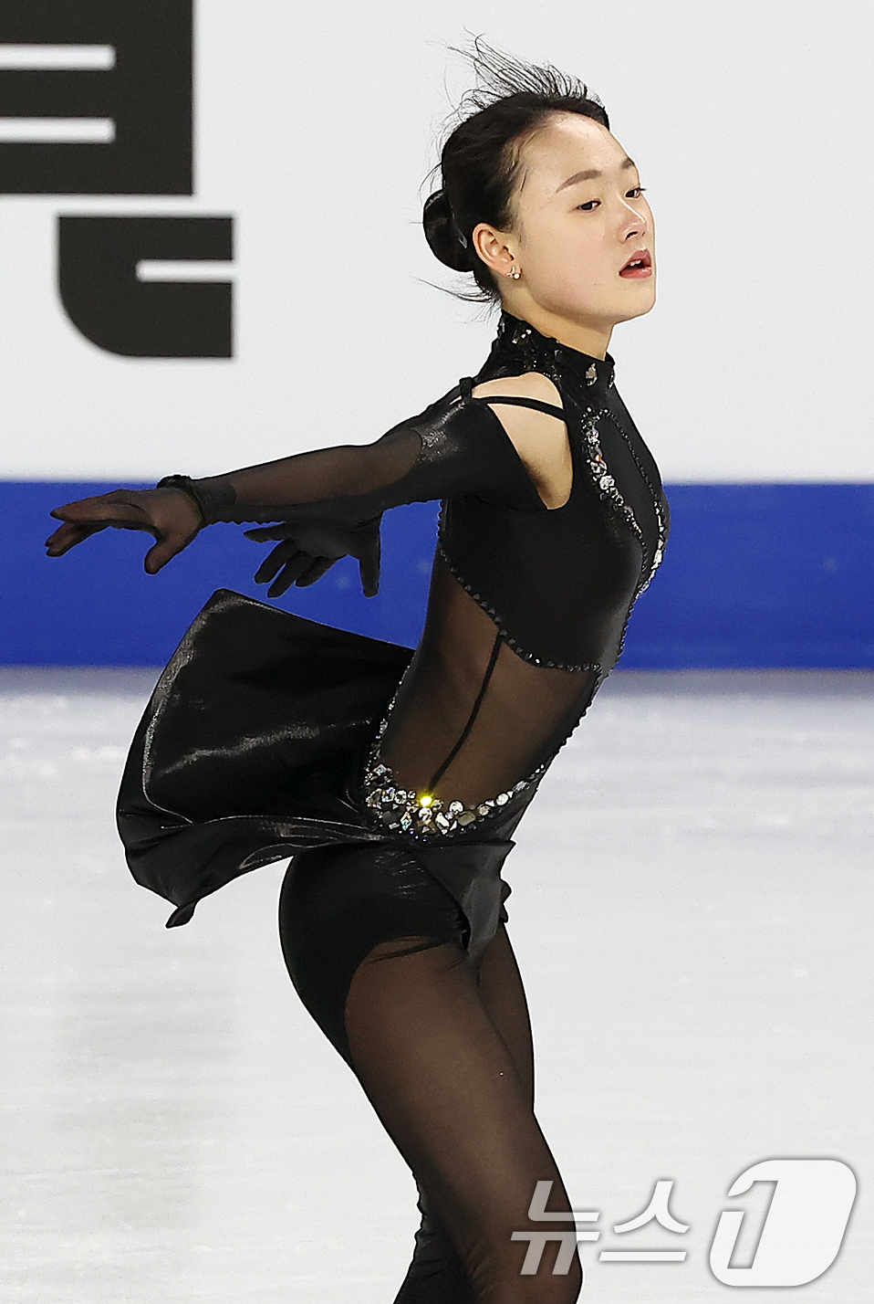 (서울=뉴스1) 김진환 기자 = 피겨 김채연이 21일 오후 서울 양천구 목동 아이스링크에서 열리는 2025 ISU 사대륙 피겨스케이팅 선수권대회 공식훈련에서 연기를 선보이고 있다. …