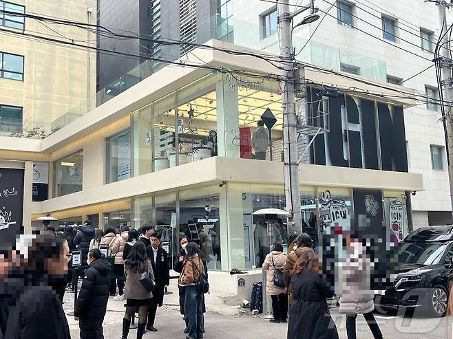 본문 이미지 - 지난해 12월 GS25가 한시적으로 운영한 &#39;아이긴&#39; 팝업 현장.