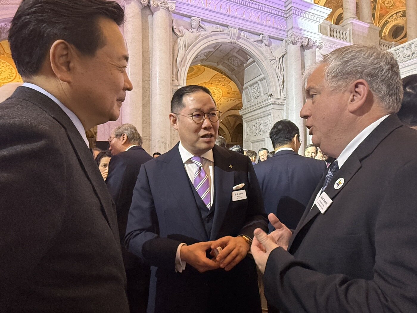 본문 이미지 - 왼쪽부터 조현동 주미대사, 조현상 HS효성 부회장, 맷 머레이 미국 APEC 대사(HS효성 제공)