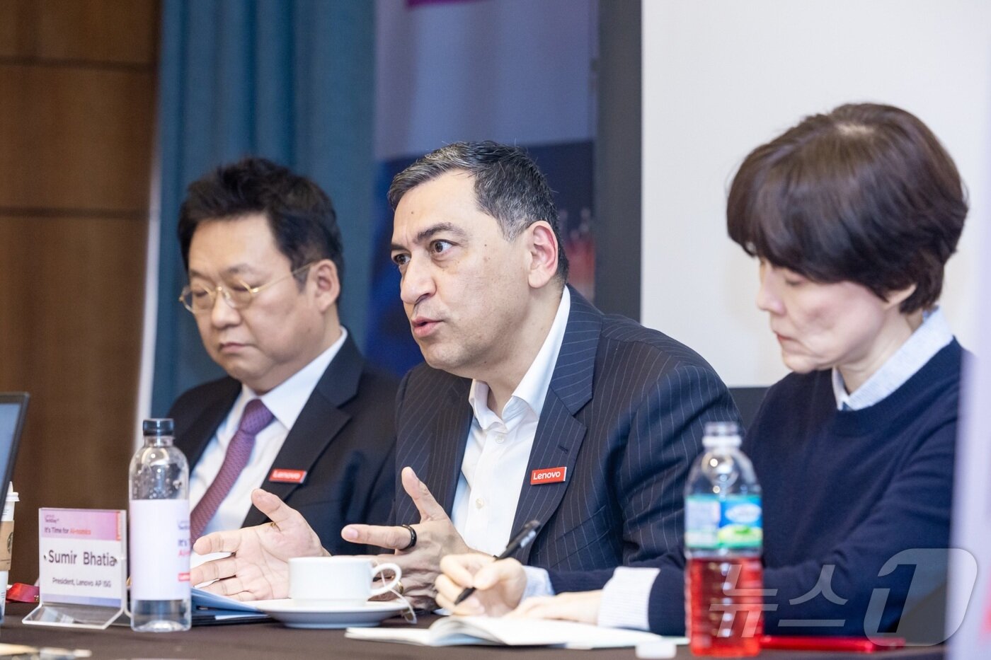 본문 이미지 - 수미르 바티아 레노버 인프라스트럭처설루션그룹&#40;ISG&#41; 아시아태평양 사장이 뉴스1과 인터뷰에서 발언하고 있다.
