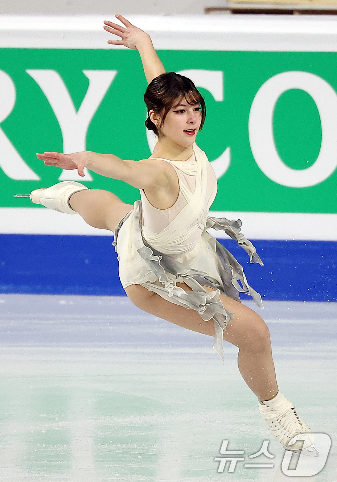 (서울=뉴스1) 김진환 기자 = 미국의 알리사 리우가 21일 오후 서울 양천구 목동 아이스링크에서 열린 2025 ISU 사대륙 피겨스케이팅 선수권대회 여자 싱글 쇼트 프로그램에서 …