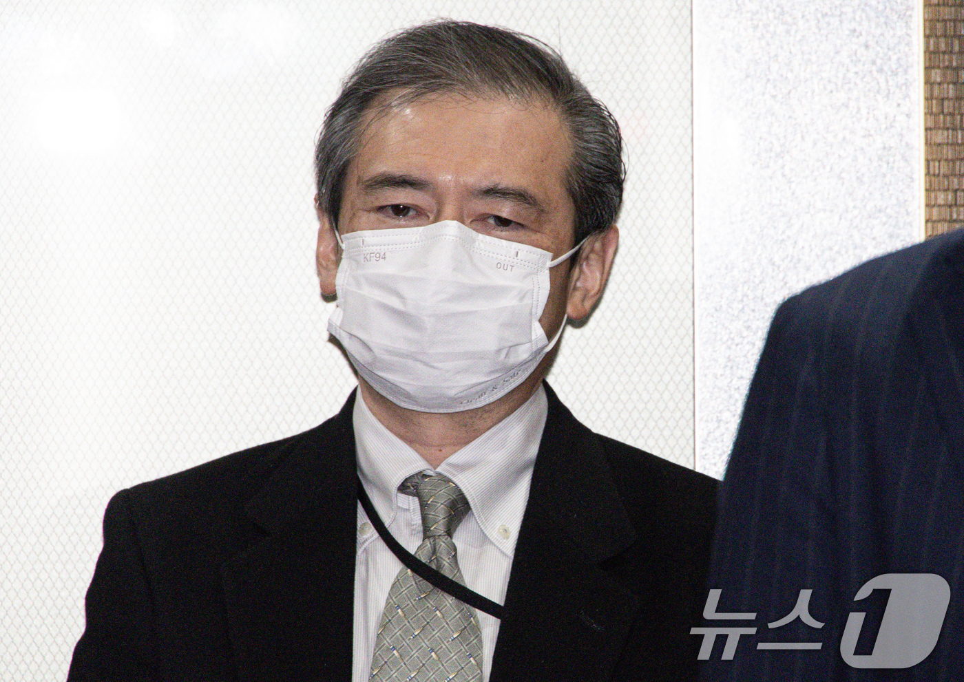 (서울=뉴스1) 이재명 기자 = 미바에 다이스케 주한 일본대사관 총괄공사가 22일 오후 서울 세종대로 외교부 청사로 초치되고 있다.일본 정부는 이날 시마네현 마쓰에시에서 개최되는 …