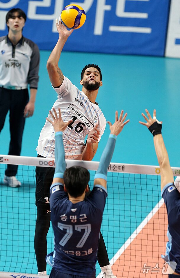 본문 이미지 - 현대캐피탈로 이적 후에도 활약을 이어간 레오. (현대캐피탈 제공. 재판매 및 DB금지)