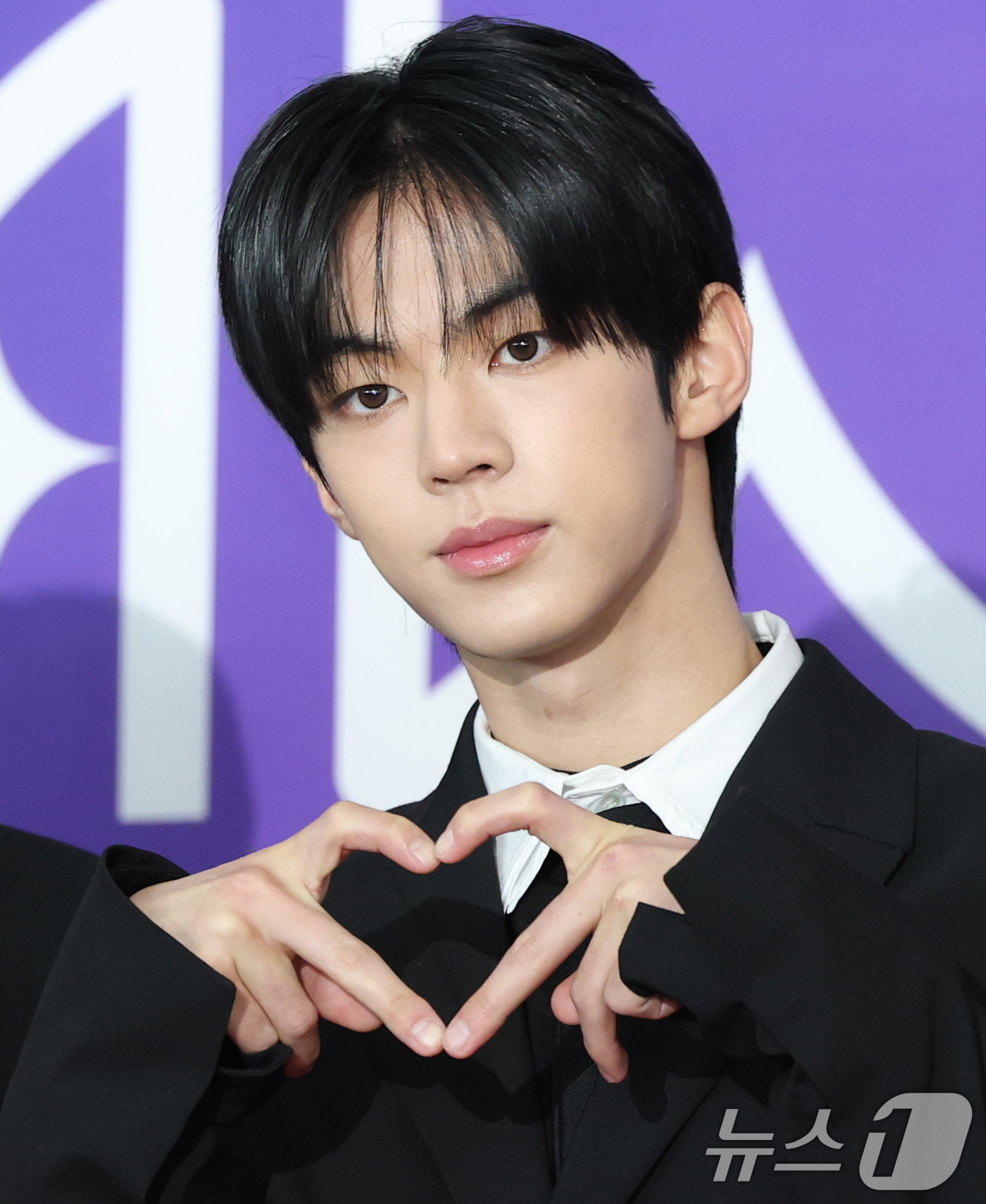 (서울=뉴스1) 권현진 기자 = 투어스 도훈이 22일 오후 서울 성북구 안암동 고려대학교 화정체육관에서 열린 '제 1회 디어워즈' 레드카펫 행사에 참석해 포즈를 취하고 있다. 20 …