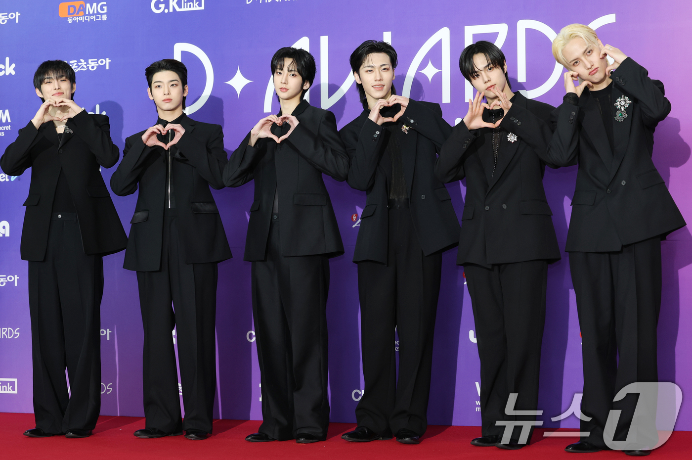 (서울=뉴스1) 권현진 기자 = 82메이저가 22일 오후 서울 성북구 안암동 고려대학교 화정체육관에서 열린 '제 1회 디어워즈' 레드카펫 행사에 참석해 포즈를 취하고 있다. 202 …