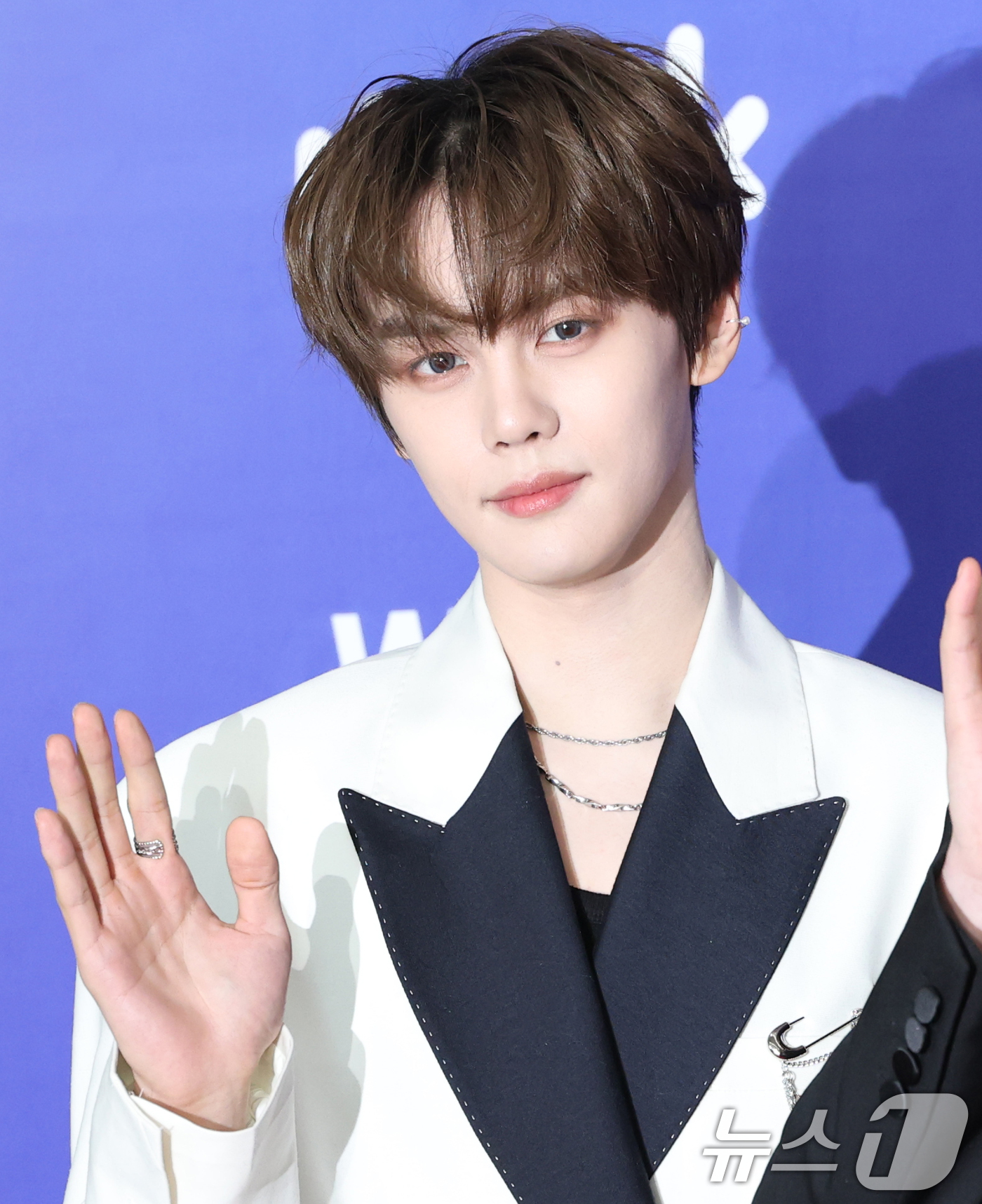 (서울=뉴스1) 권현진 기자 = 제로베이스원 규빈이 22일 오후 서울 성북구 안암동 고려대학교 화정체육관에서 열린 '제 1회 디어워즈' 레드카펫 행사에 참석해 포즈를 취하고 있다. …