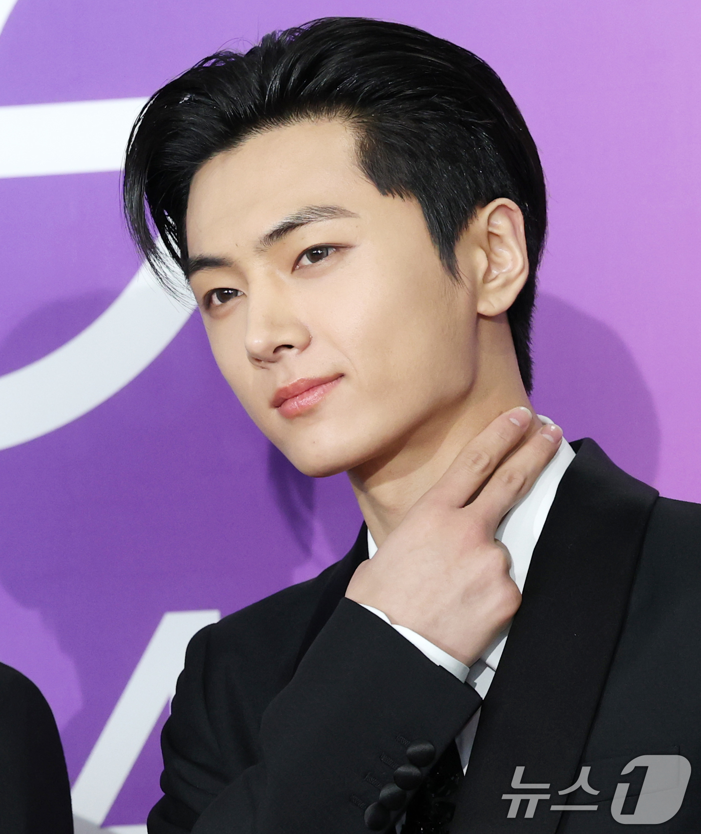 (서울=뉴스1) 권현진 기자 = 엔하이픈 제이가 22일 오후 서울 성북구 안암동 고려대학교 화정체육관에서 열린 '제 1회 디어워즈' 레드카펫 행사에 참석해 포즈를 취하고 있다. 2 …