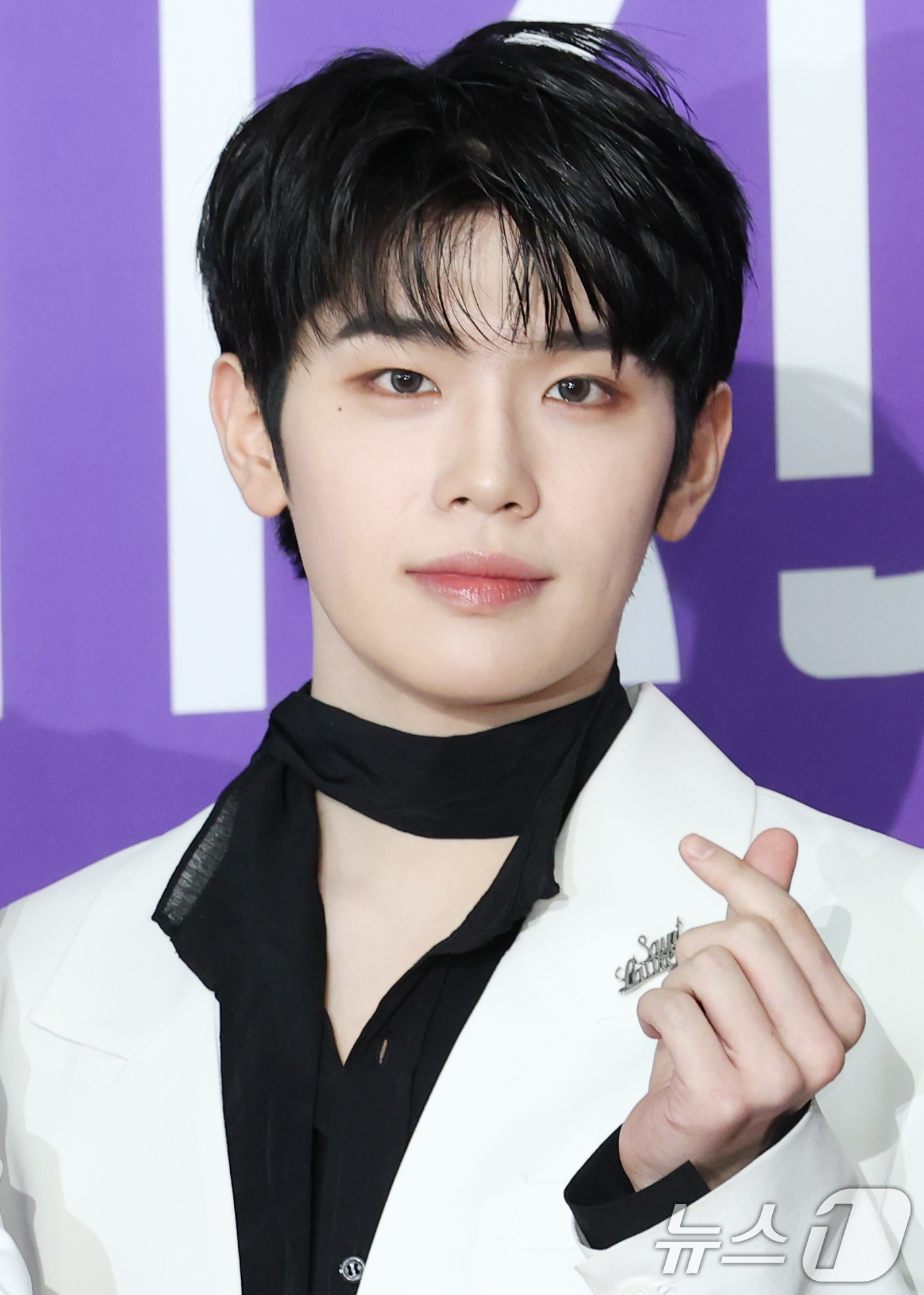 (서울=뉴스1) 권현진 기자 = 제로베이스원 김태래가 22일 오후 서울 성북구 안암동 고려대학교 화정체육관에서 열린 '제 1회 디어워즈' 레드카펫 행사에 참석해 포즈를 취하고 있다 …