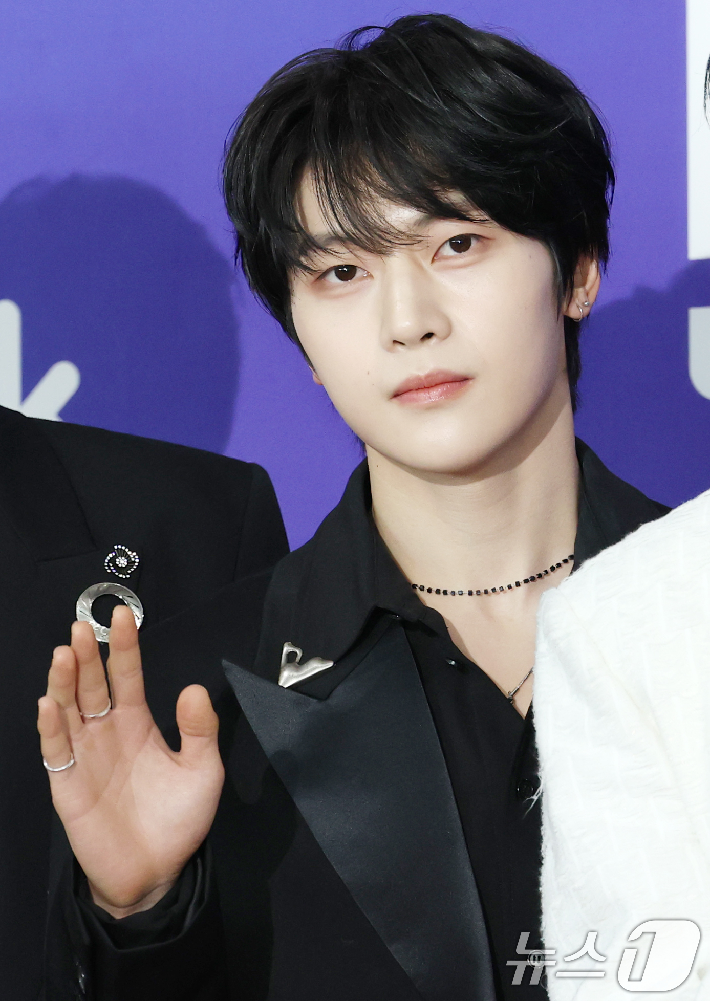 (서울=뉴스1) 권현진 기자 = 제로베이스원 석매튜가 22일 오후 서울 성북구 안암동 고려대학교 화정체육관에서 열린 '제 1회 디어워즈' 레드카펫 행사에 참석해 포즈를 취하고 있다 …