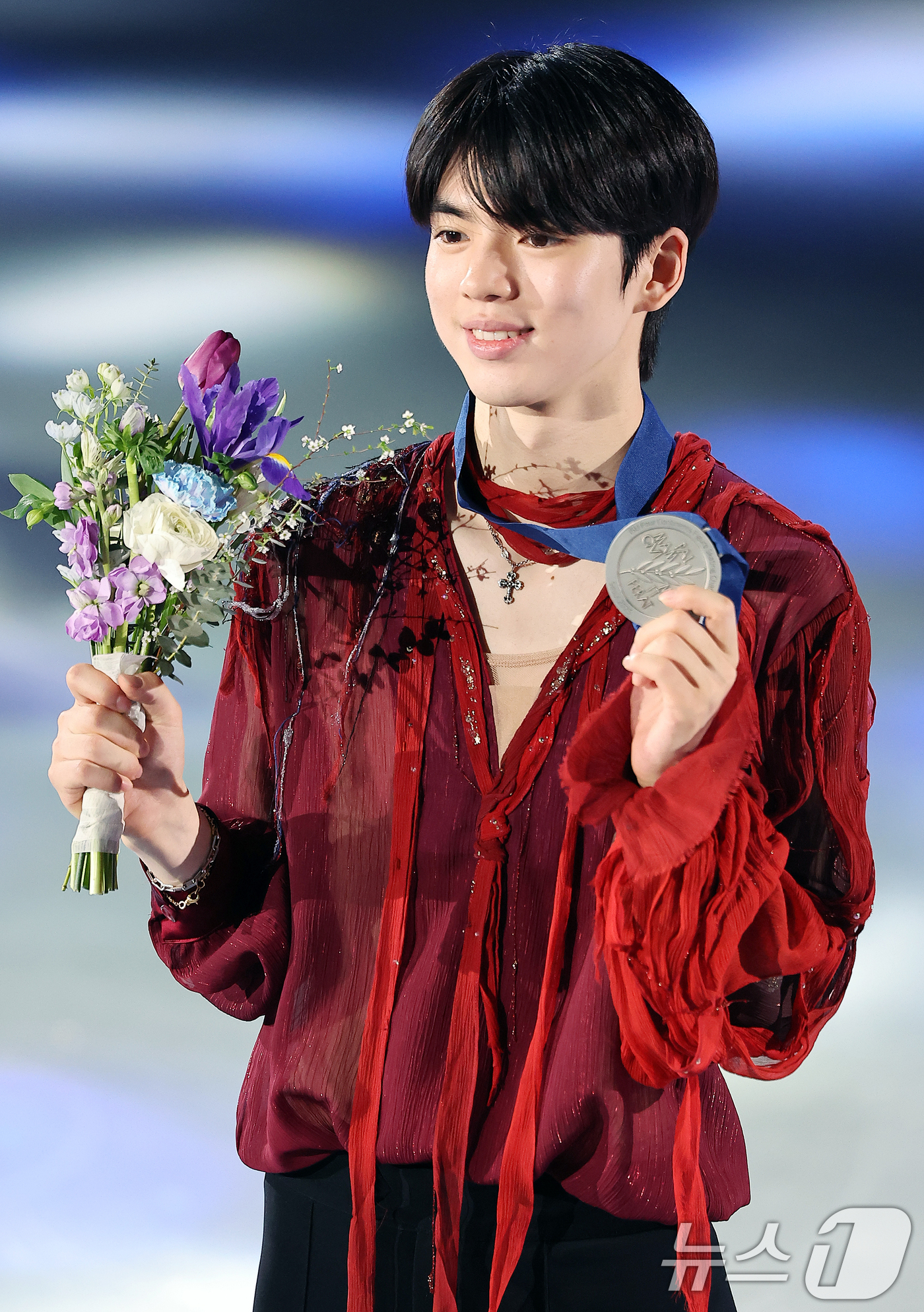 (서울=뉴스1) 김진환 기자 = 22일 오후 서울 양천구 목동 아이스링크에서 열린 2025 ISU 사대륙 피겨스케이팅 선수권대회 남자 싱글 프리스케이팅 시상식에서 2위를 기록한 차 …