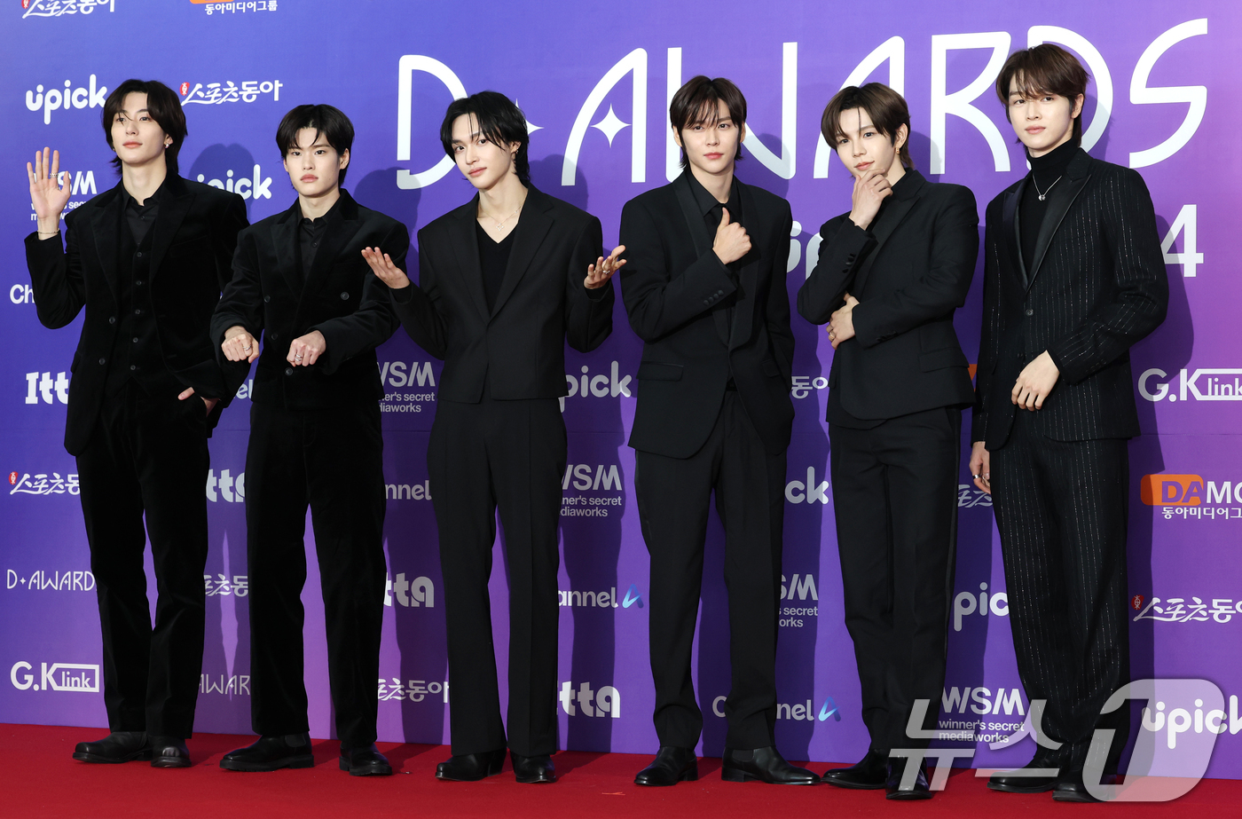 (서울=뉴스1) 권현진 기자 = 라이즈 앤톤(왼쪽부터)와 소희, 원빈, 은석, 쇼타로, 성찬이 22일 오후 서울 성북구 안암동 고려대학교 화정체육관에서 열린 '제 1회 디어워즈' …