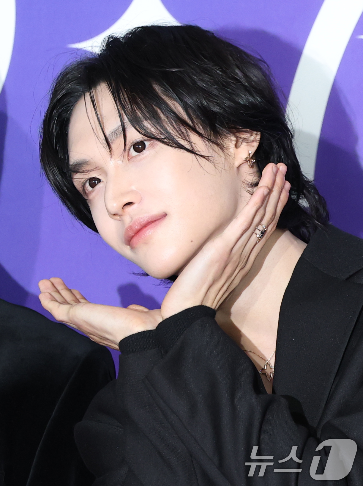 (서울=뉴스1) 권현진 기자 = 라이즈 원빈이 22일 오후 서울 성북구 안암동 고려대학교 화정체육관에서 열린 '제 1회 디어워즈' 레드카펫 행사에 참석해 포즈를 취하고 있다. 20 …