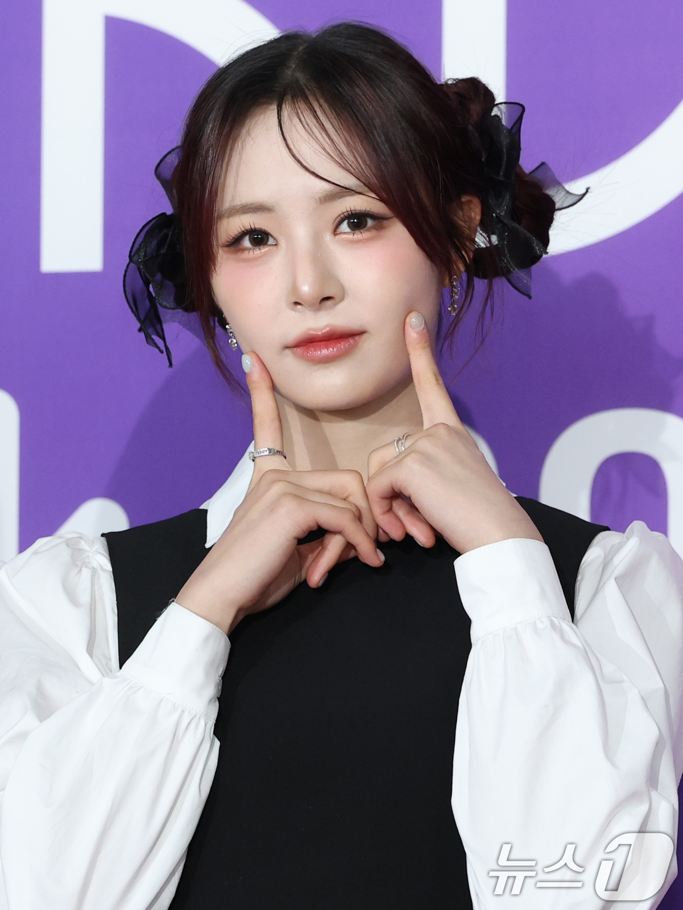 (서울=뉴스1) 권현진 기자 = 피프티피프티 하나가 22일 오후 서울 성북구 안암동 고려대학교 화정체육관에서 열린 '제 1회 디어워즈' 레드카펫 행사에 참석해 포즈를 취하고 있다. …