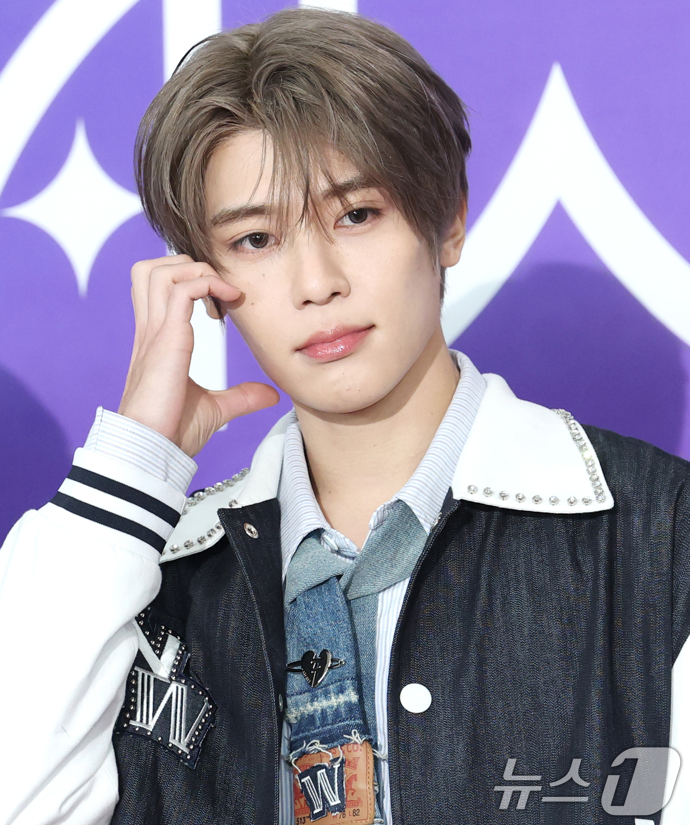(서울=뉴스1) 권현진 기자 = NCT 위시 시온이 22일 오후 서울 성북구 안암동 고려대학교 화정체육관에서 열린 '제 1회 디어워즈' 레드카펫 행사에 참석해 포즈를 취하고 있다. …