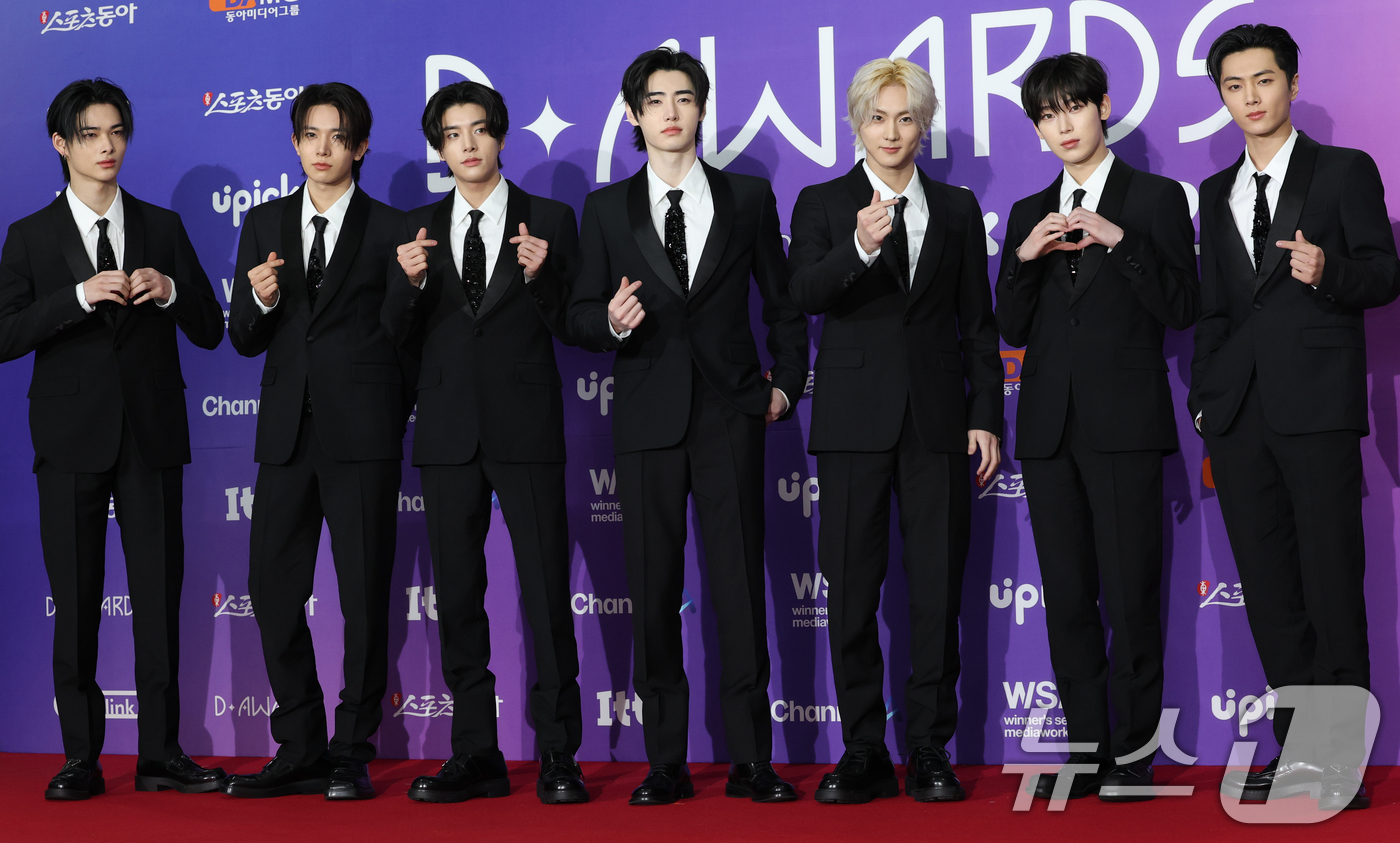 (서울=뉴스1) 권현진 기자 = 엔하이픈 니키(왼쪽부터)와 희승, 제이크, 성훈, 정원, 선우, 제이가 22일 오후 서울 성북구 안암동 고려대학교 화정체육관에서 열린 '제 1회 디 …