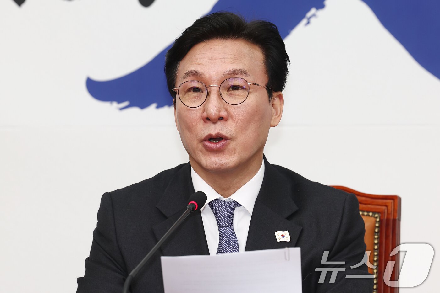 본문 이미지 - 김민석 더불어민주당 최고위원이 23일 오전 서울 여의도 국회에서 기자간담회를 하고 있다. 2025.2.23/뉴스1 ⓒ News1 김민지 기자