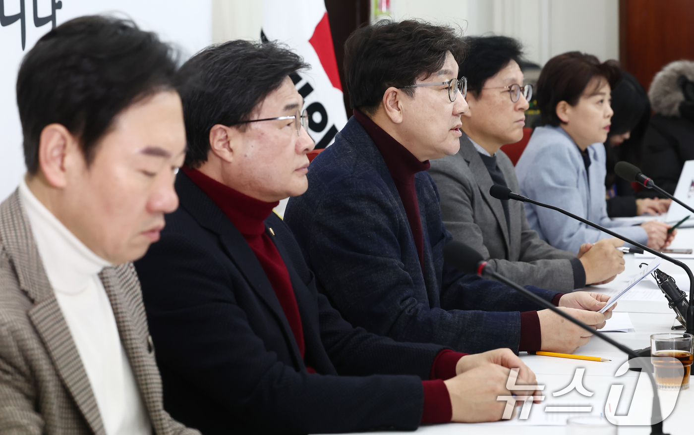 (서울=뉴스1) 김민지 기자 = 권성동 국민의힘 원내대표가 23일 오후 서울 여의도 국회에서 열린 기자간담회에서 발언하고 있다. 2025.2.23/뉴스1