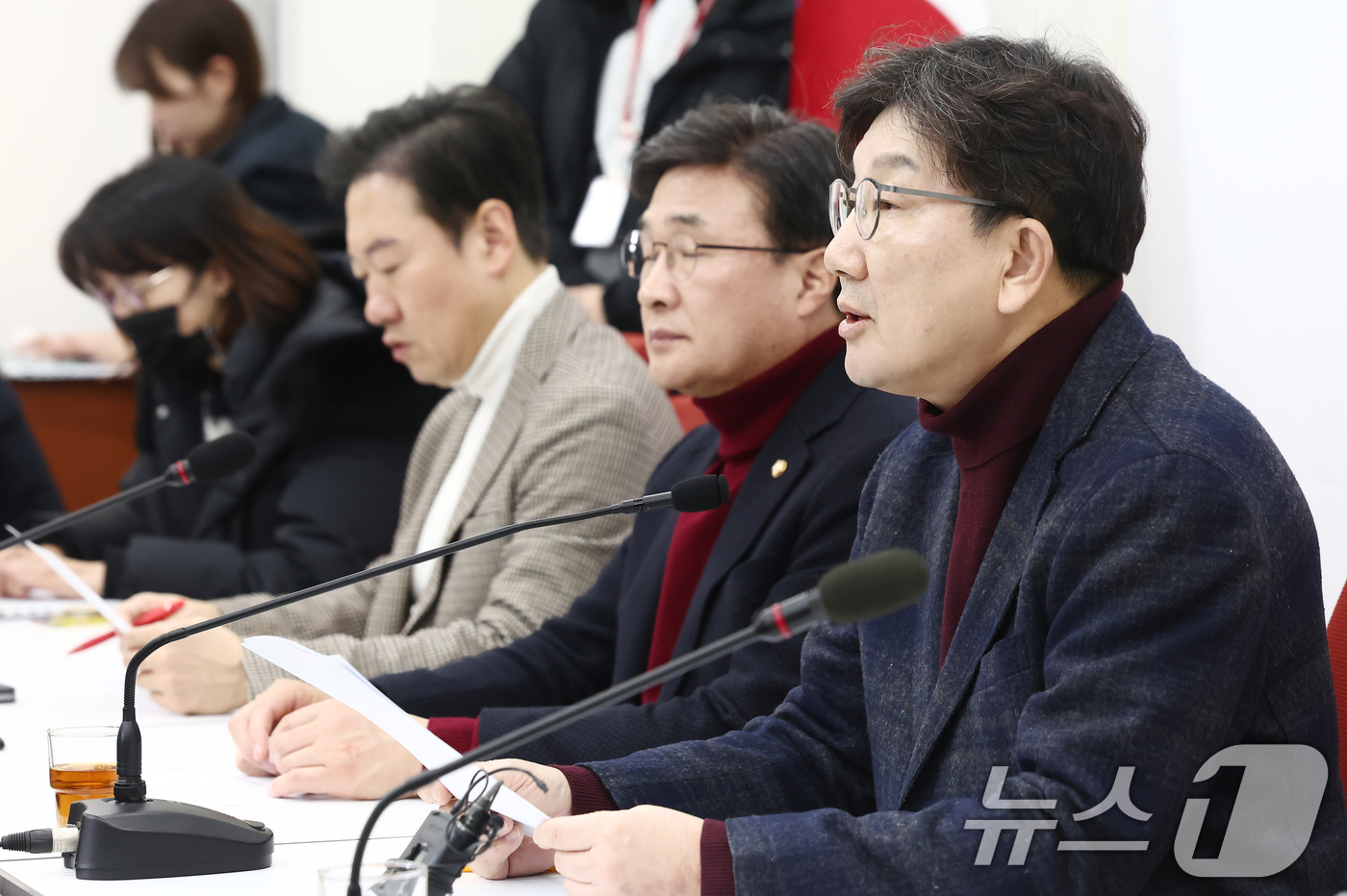 (서울=뉴스1) 김민지 기자 = 권성동 국민의힘 원내대표가 23일 오후 서울 여의도 국회에서 열린 기자간담회에서 발언하고 있다. 2025.2.23/뉴스1