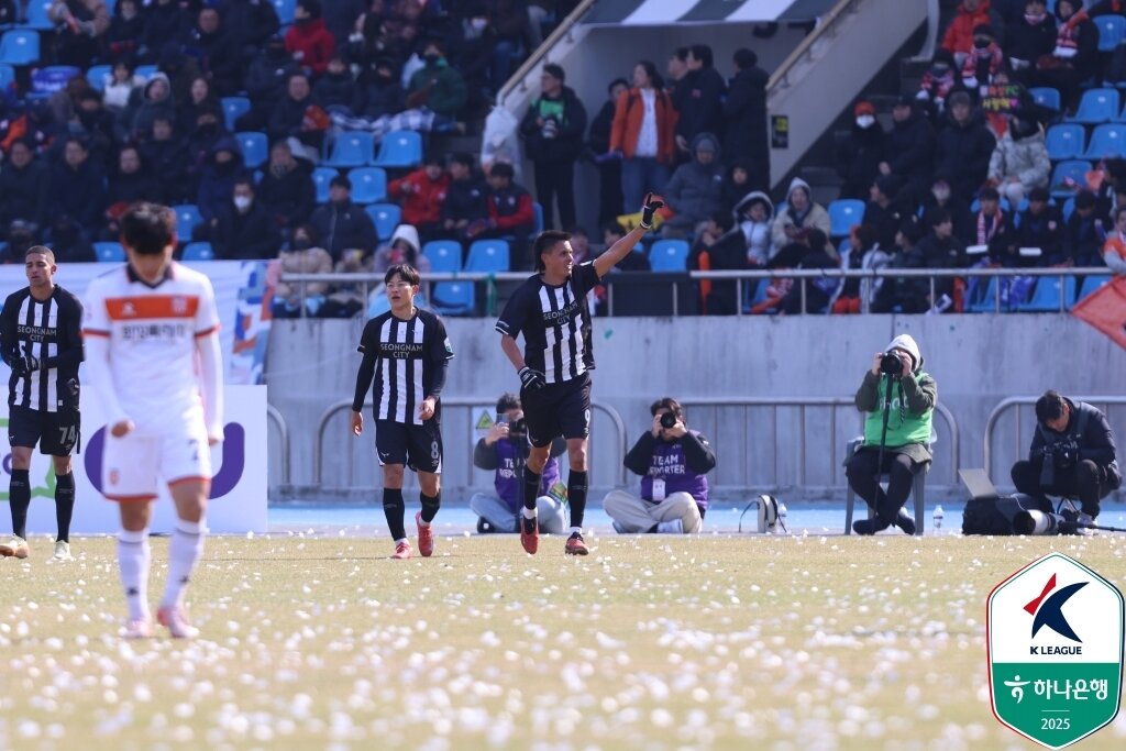 본문 이미지 - 선제골을 터뜨린 후이즈(한국프로축구연맹 제공) 