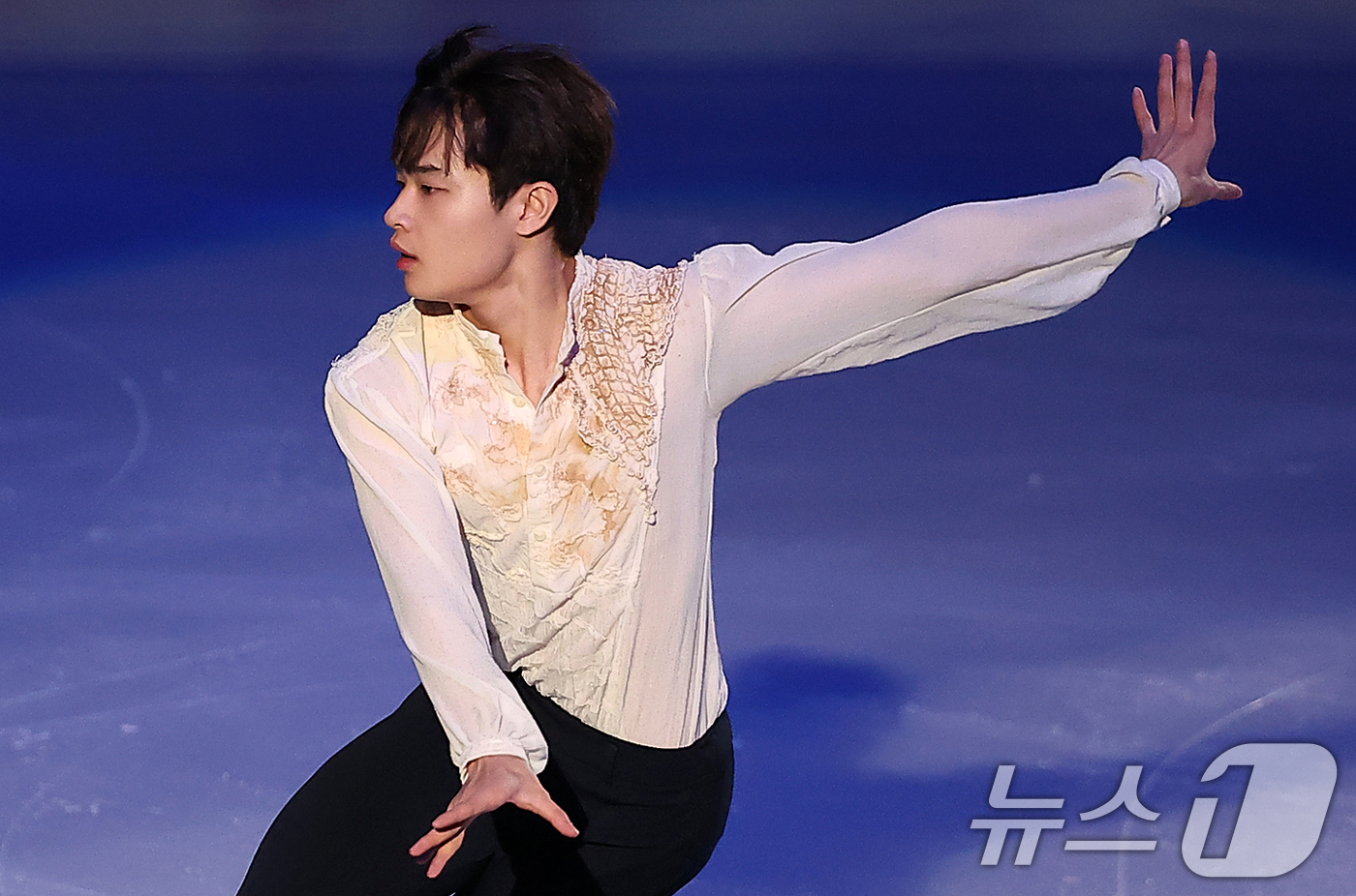 (서울=뉴스1) 김진환 기자 = 피겨 김현겸이 23일 서울 양천구 목동아이스링크에서 열린 2025 ISU 사대륙 피겨스케이팅 선수권대회 갈라공연에서 퍼포먼스를 펼치고 있다. 202 …