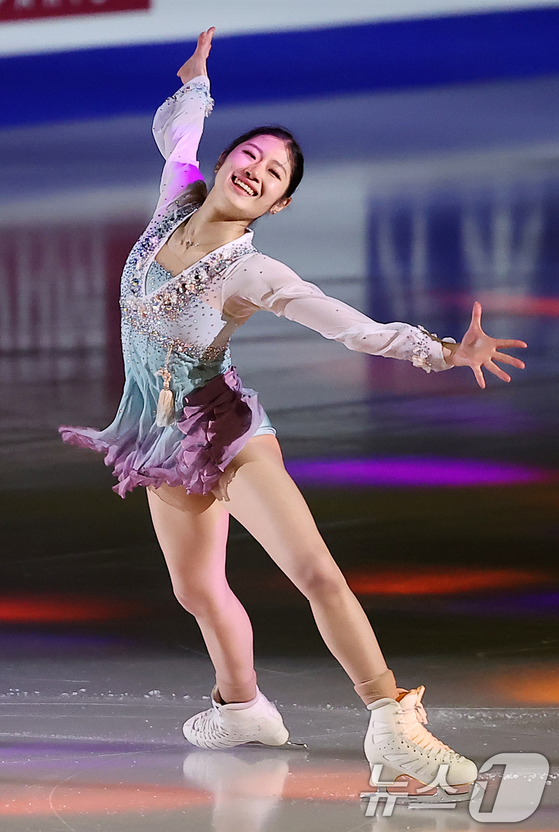 (서울=뉴스1) 김진환 기자 = 피겨 이해인이 23일 서울 양천구 목동아이스링크에서 열린 2025 ISU 사대륙 피겨스케이팅 선수권대회 갈라공연에서 퍼포먼스를 펼치고 있다. 202 …