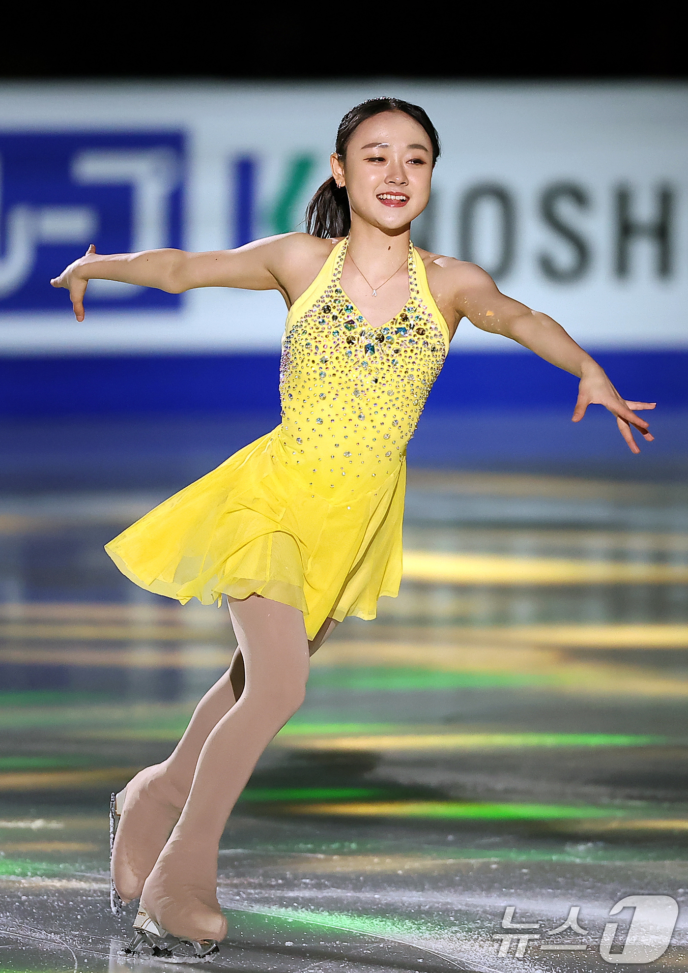 (서울=뉴스1) 김진환 기자 = 피겨 김채연이 23일 서울 양천구 목동아이스링크에서 열린 2025 ISU 사대륙 피겨스케이팅 선수권대회 갈라공연에서 퍼포먼스를 펼치고 있다. 202 …