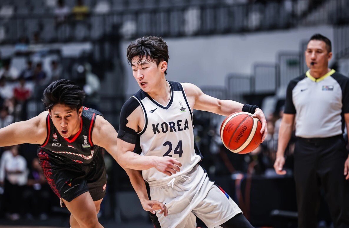 본문 이미지 - 한국 남자 농구대표팀이 인도네시아를 꺾고 예선을 4승 2패로 마쳤다.&#40;FIBA 제공&#41;