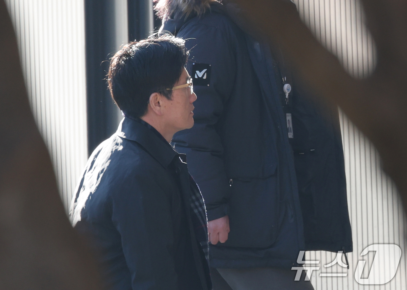 (과천=뉴스1) 김영운 기자 = 오동운 고위공직자범죄수사처(공수처) 처장이 24일 오전 경기 과천시 정부과천청사 공수처로 출근하고 있다. 2025.2.24/뉴스1