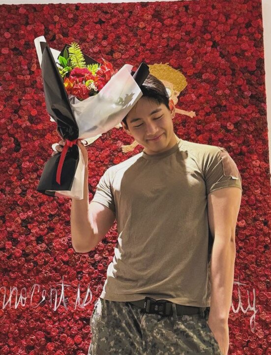 본문 이미지 - 뷔/인스타그램 캡처