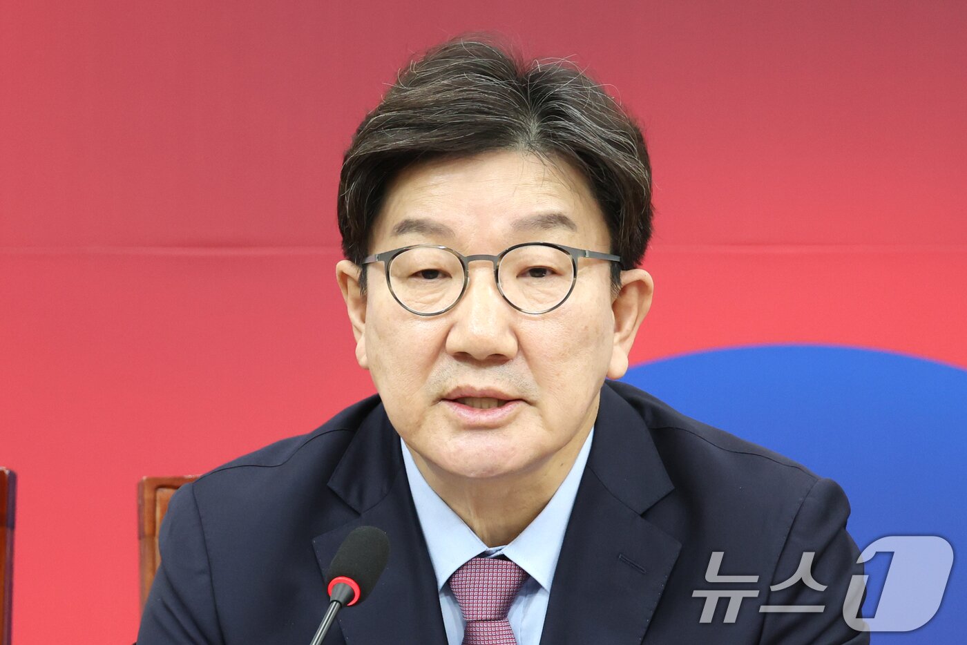 본문 이미지 - 권성동 국민의힘 원내대표가 24일 오전 서울 여의도 국회에서 열린 비상대책위원회의에서 발언하고 있다. 2025.2.24/뉴스1 ⓒ News1 이광호 기자