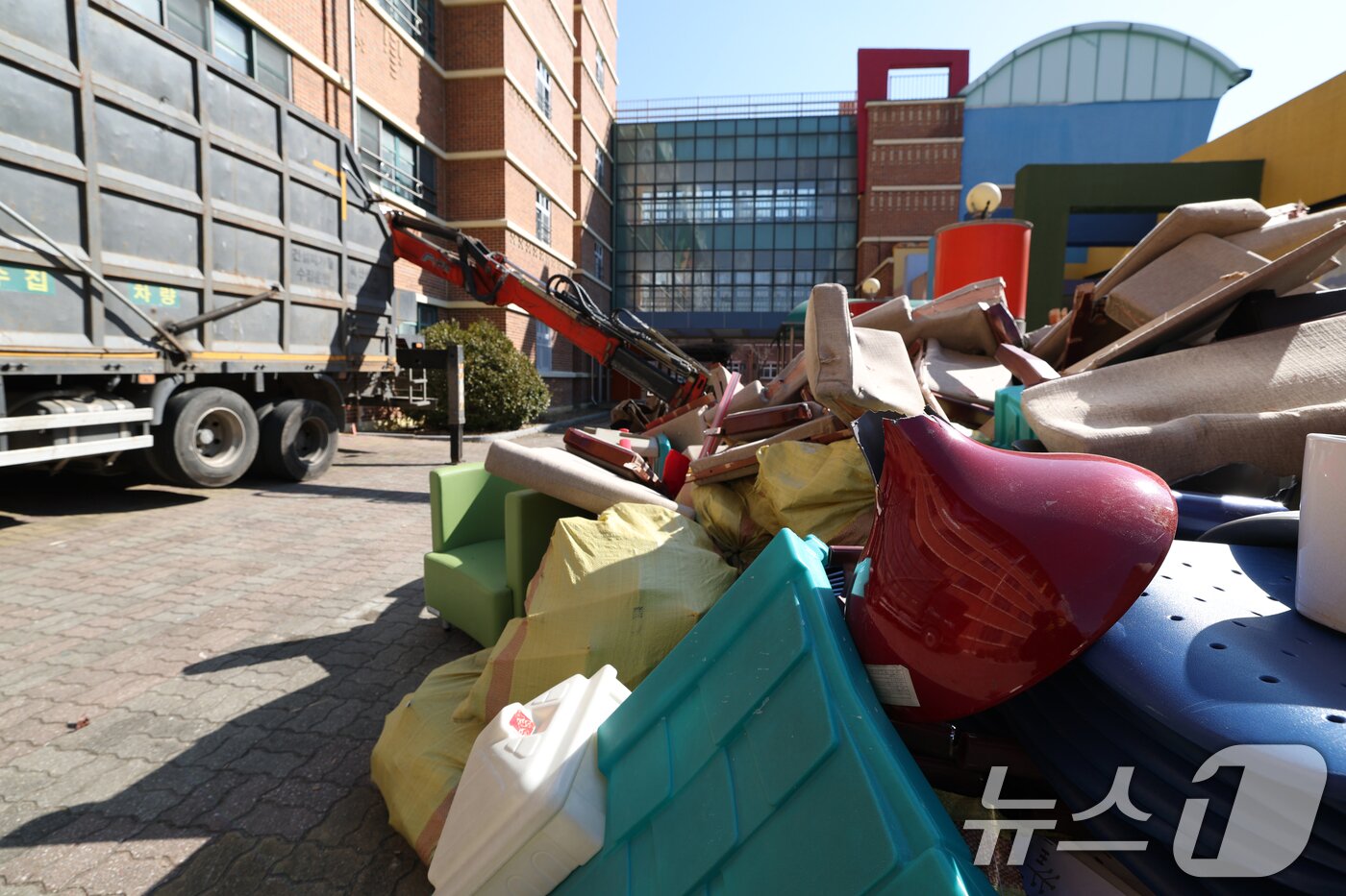 본문 이미지 - 지난 3월 1일자로 폐교된 경기 안산시 상록구 경수초등학교의 폐교 전 모습. 2025.2.24/뉴스1 ⓒ News1 김영운 기자