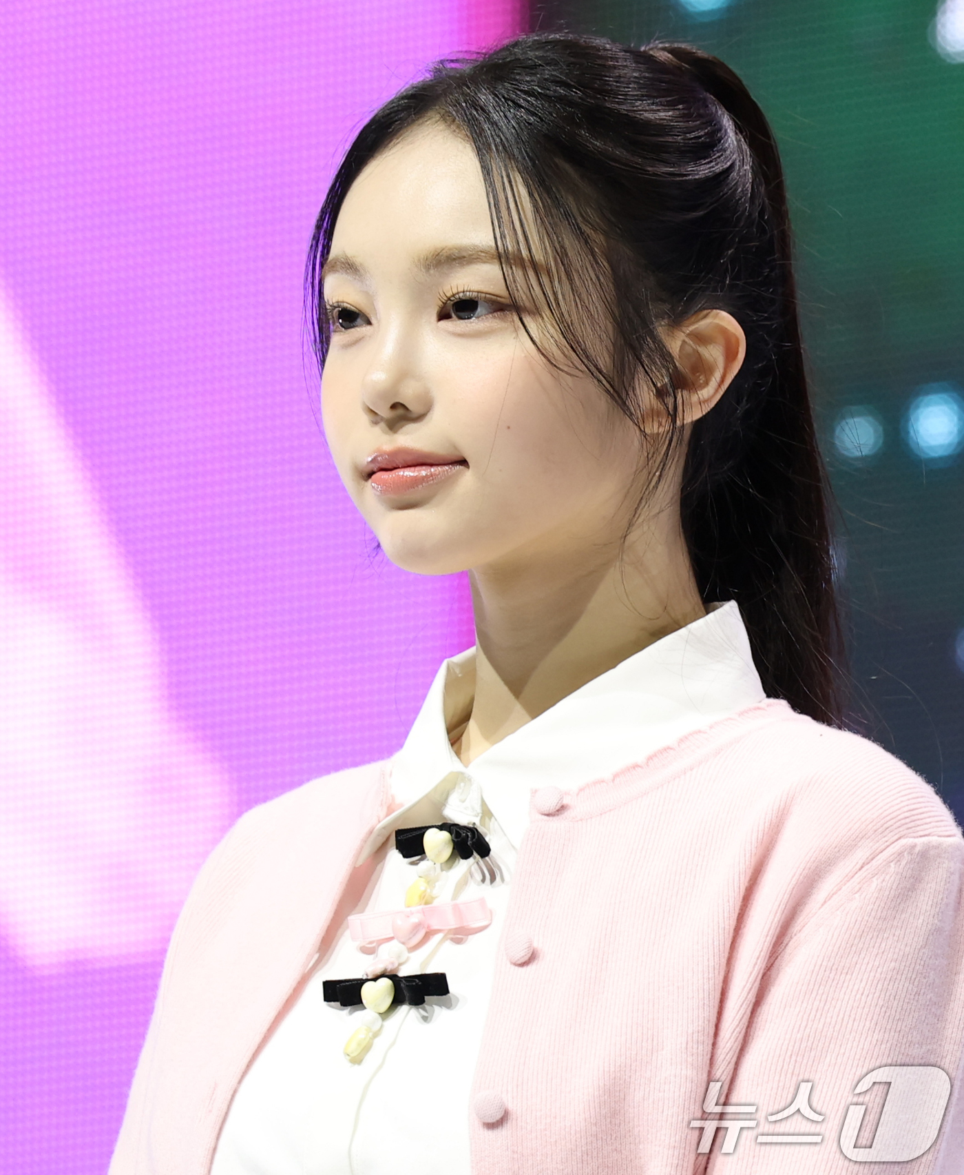 (서울=뉴스1) 권현진 기자 = 그룹 하츠투하츠(Hearts2Hearts) 이안이 24일 서울 광진구 예스24 라이브홀에서 가진 첫 싱글  '더 체이스(The Chase)' 발매 …