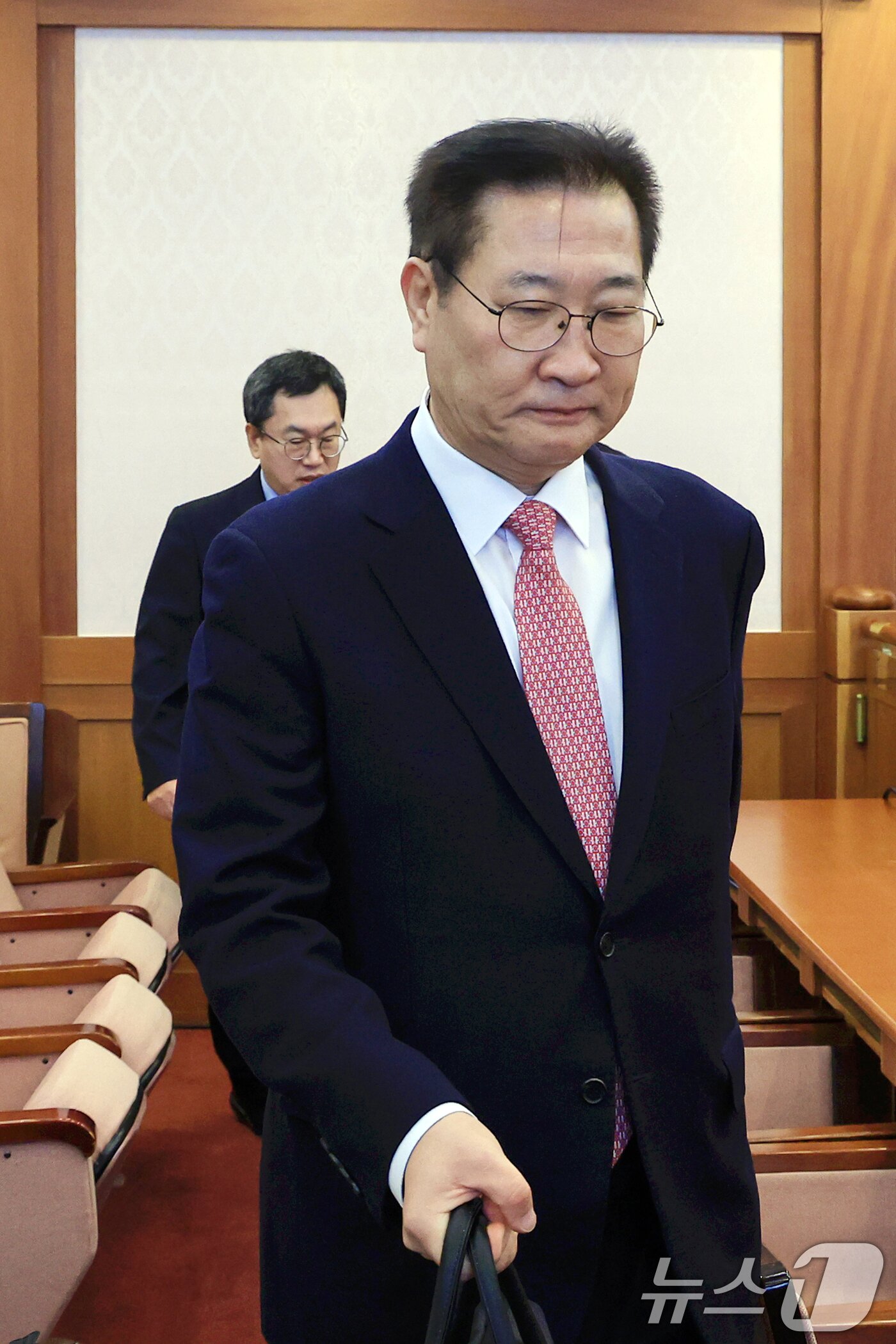 본문 이미지 - 박성재 법무부 장관이 24일 오후 서울 종로구 헌법재판소에서 열린 탄핵심판 사건 변론준비기일에 출석하고 있다. &#40;공동취재&#41; 2025.2.24/뉴스1 ⓒ News1 김명섭 기자