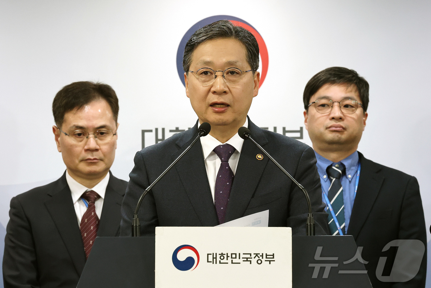 (서울=뉴스1) 임세영 기자 = 윤영빈 우주항공청장이 지난 24일 서울 종로구 정부서울청사에서 제3회 국가우주위원회 관련 사전 기자브리핑을 하고 있다.  2025.2.25/뉴스1