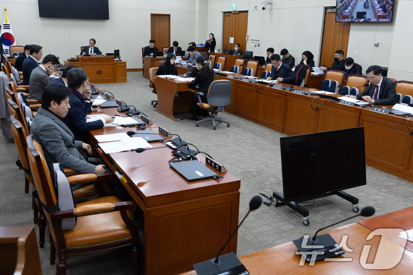 (서울=뉴스1) 이재명 기자 = 24일 오후 서울 여의도 국회에서 제422회 국회(임시회) 정무위원회 제2차 법안심사 제1소위원회 회의가 열리고 있다.이날 정무위 제1소위원회에서는 …