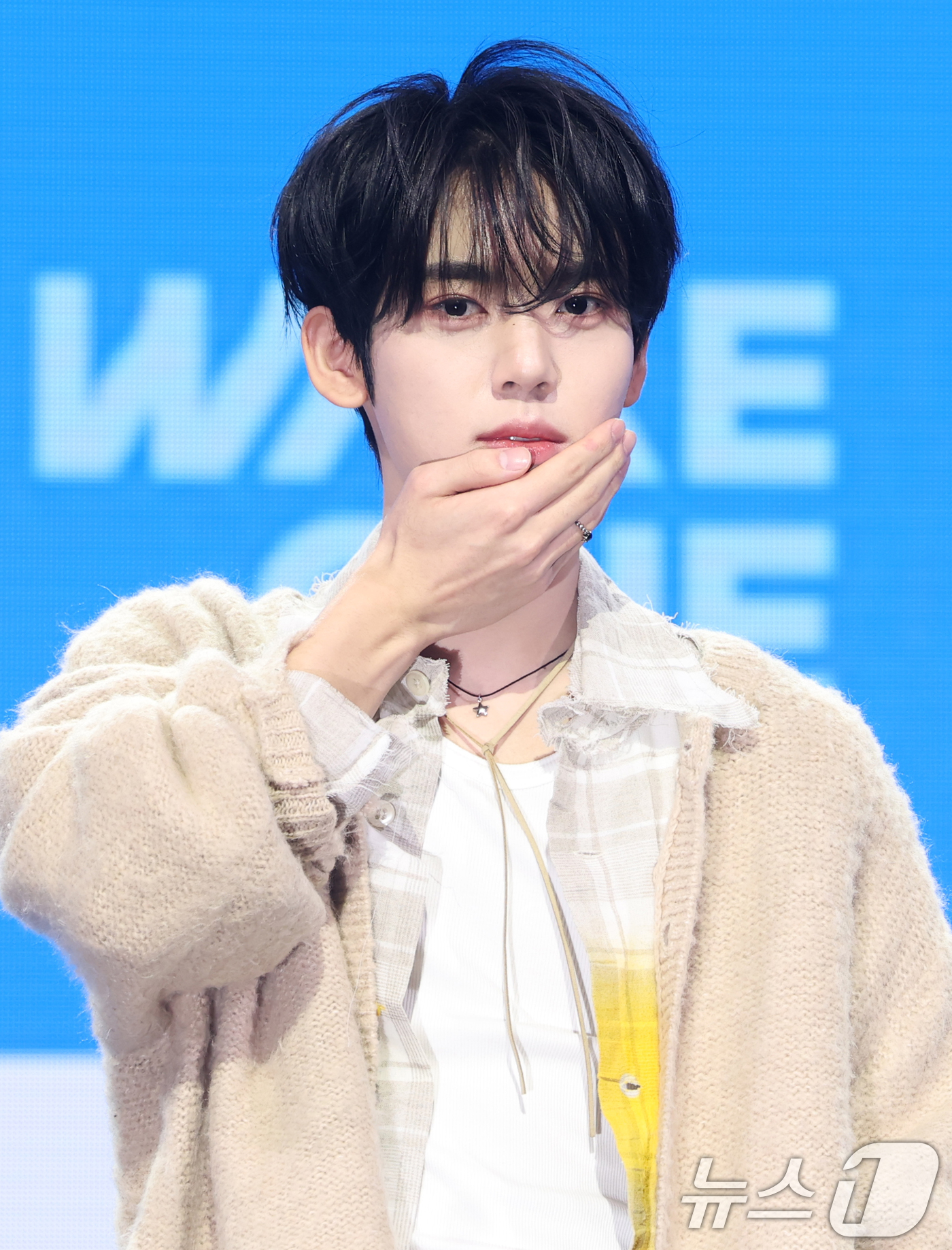 (서울=뉴스1) 권현진 기자 = 제로베이스원(ZEROBASEONE) 한유진이 24일 서울 한남동 블루스퀘어에서 가진 미니 5집 '블루 파라다이스(BLUE PARADISE)' 발매 …