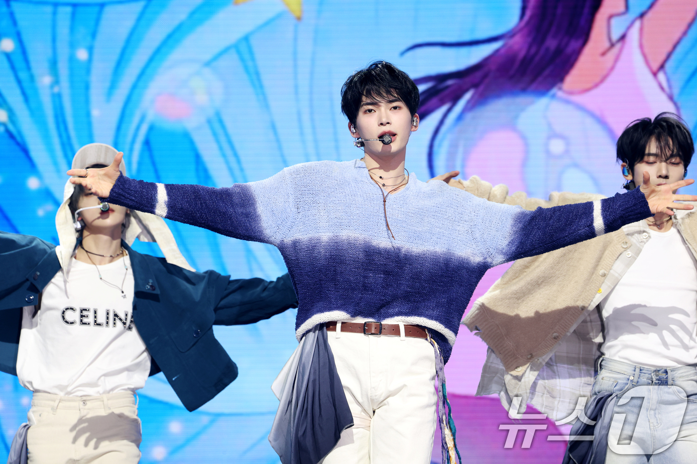 (서울=뉴스1) 권현진 기자 = 제로베이스원(ZEROBASEONE) 성한빈이 24일 서울 한남동 블루스퀘어에서 가진 미니 5집 '블루 파라다이스(BLUE PARADISE)' 발매 …