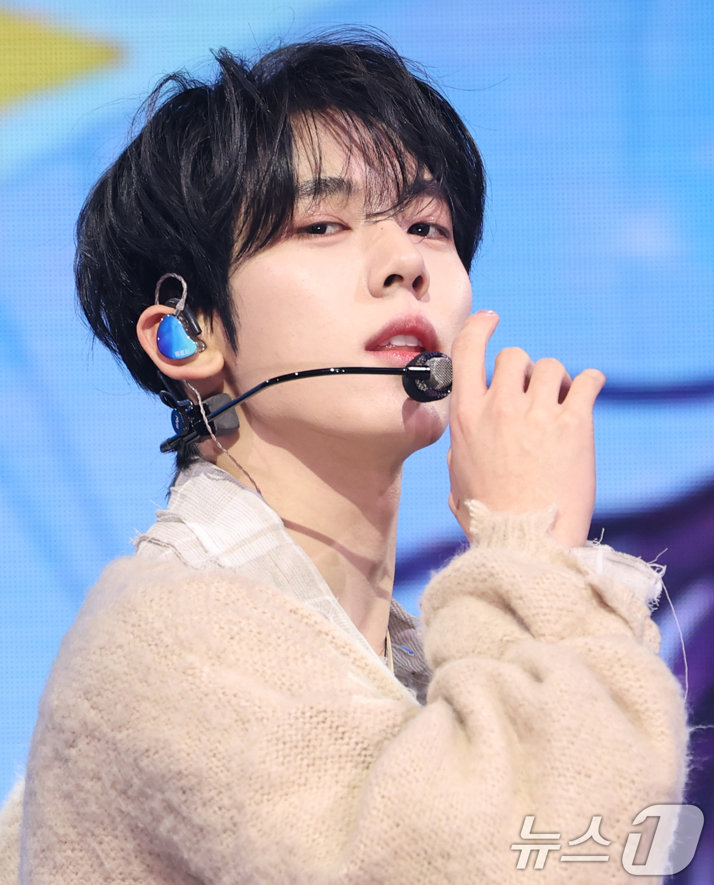 (서울=뉴스1) 권현진 기자 = 제로베이스원(ZEROBASEONE) 한유진이 24일 서울 한남동 블루스퀘어에서 가진 미니 5집 '블루 파라다이스(BLUE PARADISE)' 발매 …