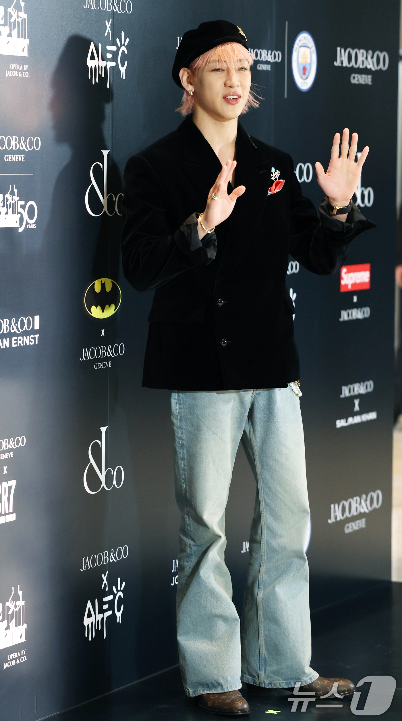 (서울=뉴스1) 권현진 기자 = 갓세븐 뱀뱀이 24일 오후 서울 용산구 한남동 하얏트호텔에서 열린 워치&주얼리 브랜드 ‘제이콥앤코’ 코리아 부티크 그랜드 오픈 행사에 참석해 포즈를 …