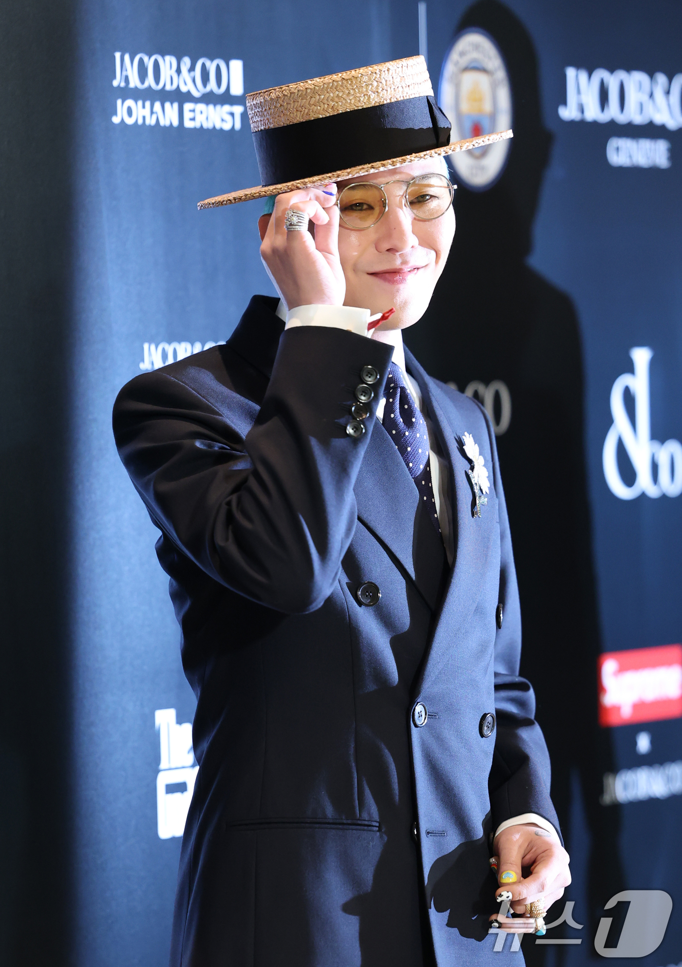 (서울=뉴스1) 권현진 기자 = 빅뱅 지드래곤이 24일 오후 서울 용산구 한남동 하얏트호텔에서 열린 워치&주얼리 브랜드 ‘제이콥앤코’ 코리아 부티크 그랜드 오픈 행사에 참석해 포즈 …