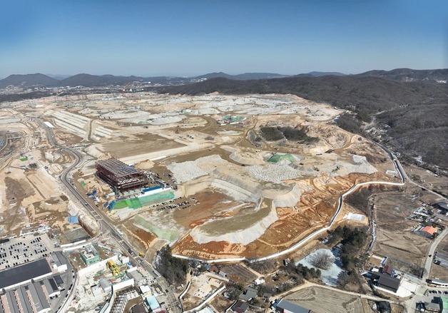 AI 국가대항전 뛰어든 李정부…K-반도체 '자본-규제' 족쇄 풀었다