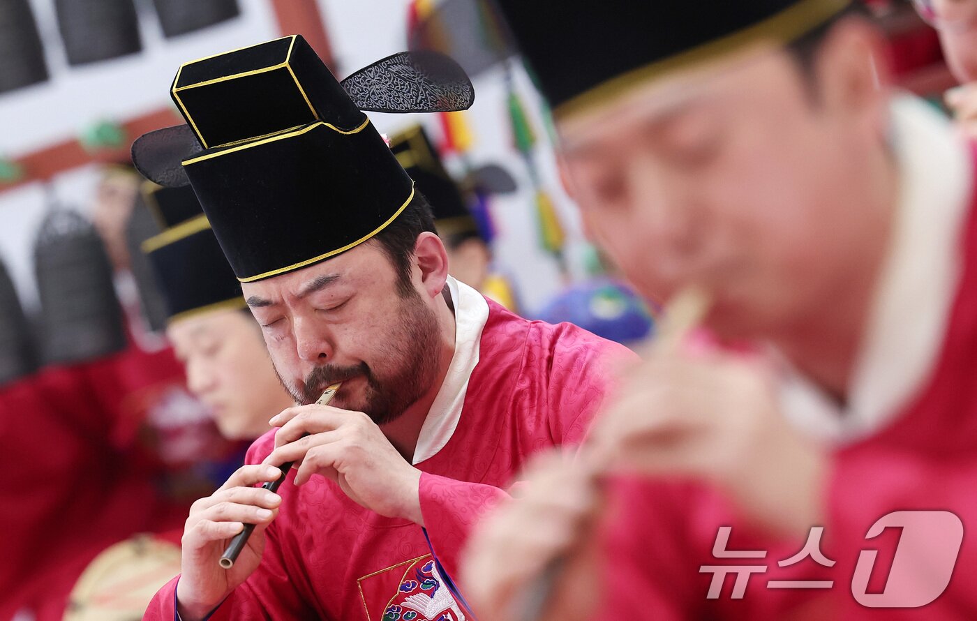 본문 이미지 - 25일 서울 서초구 국립국악원에서 열린 2025 정악단 정기공연 '행악과 보허자 - 하늘과땅의 걸음' 제작발표회에서 보허자 공연이 펼쳐지고 있다. 2025.2.25/뉴스1 ⓒ News1 김성진 기자