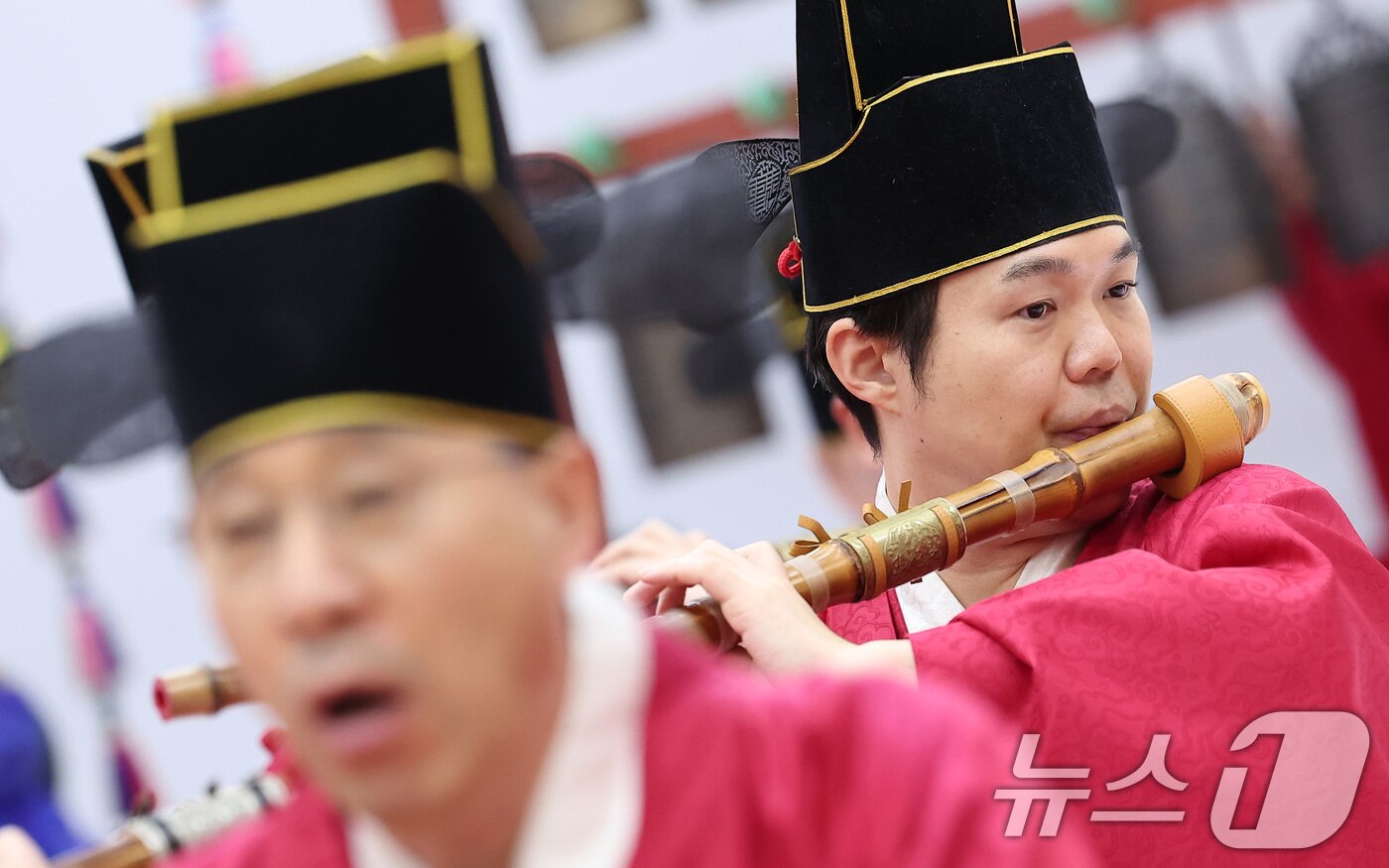 본문 이미지 - 25일 서울 서초구 국립국악원에서 열린 2025 정악단 정기공연 '행악과 보허자 - 하늘과 땅의 걸음' 제작발표회에서 보허자 공연이 펼쳐지고 있다. 2025.2.25/뉴스1 ⓒ News1 김성진 기자