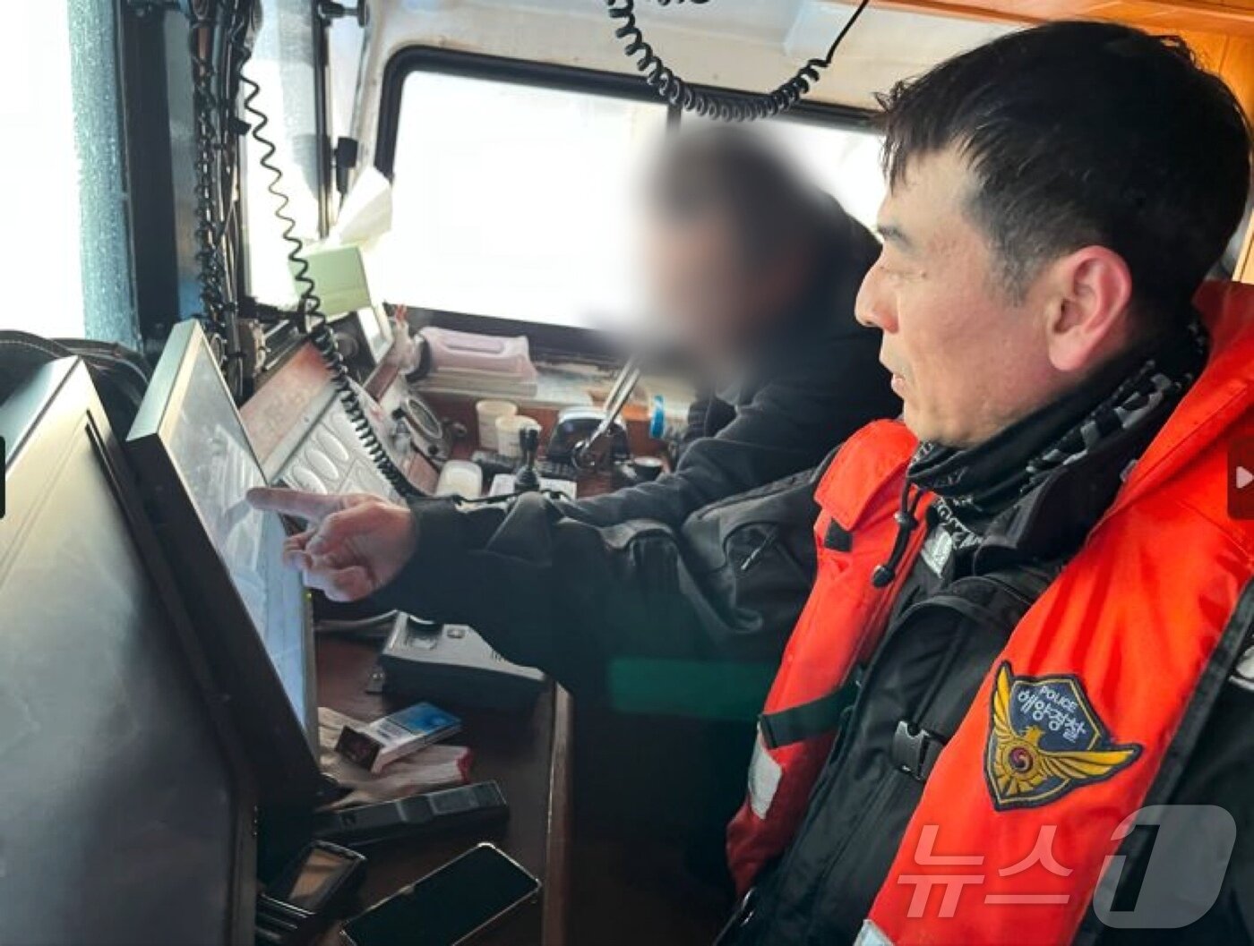 본문 이미지 - 동해해경 무허가 선박식별장치 사용 선박 4척 적발.(동해해경 제공, 재판매 및 DB 금지) 2025.2.25/뉴스1