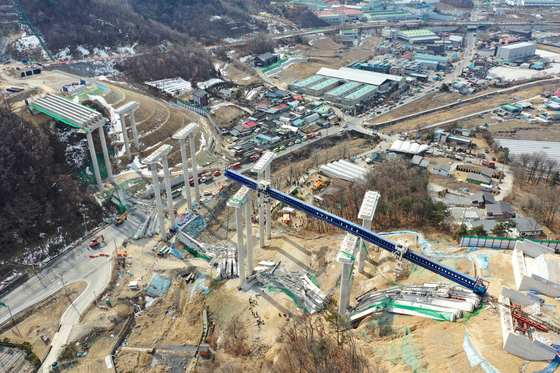 金총리, 세종-안성 고속도 붕괴 1년 현장 찾아…사후관리 점검