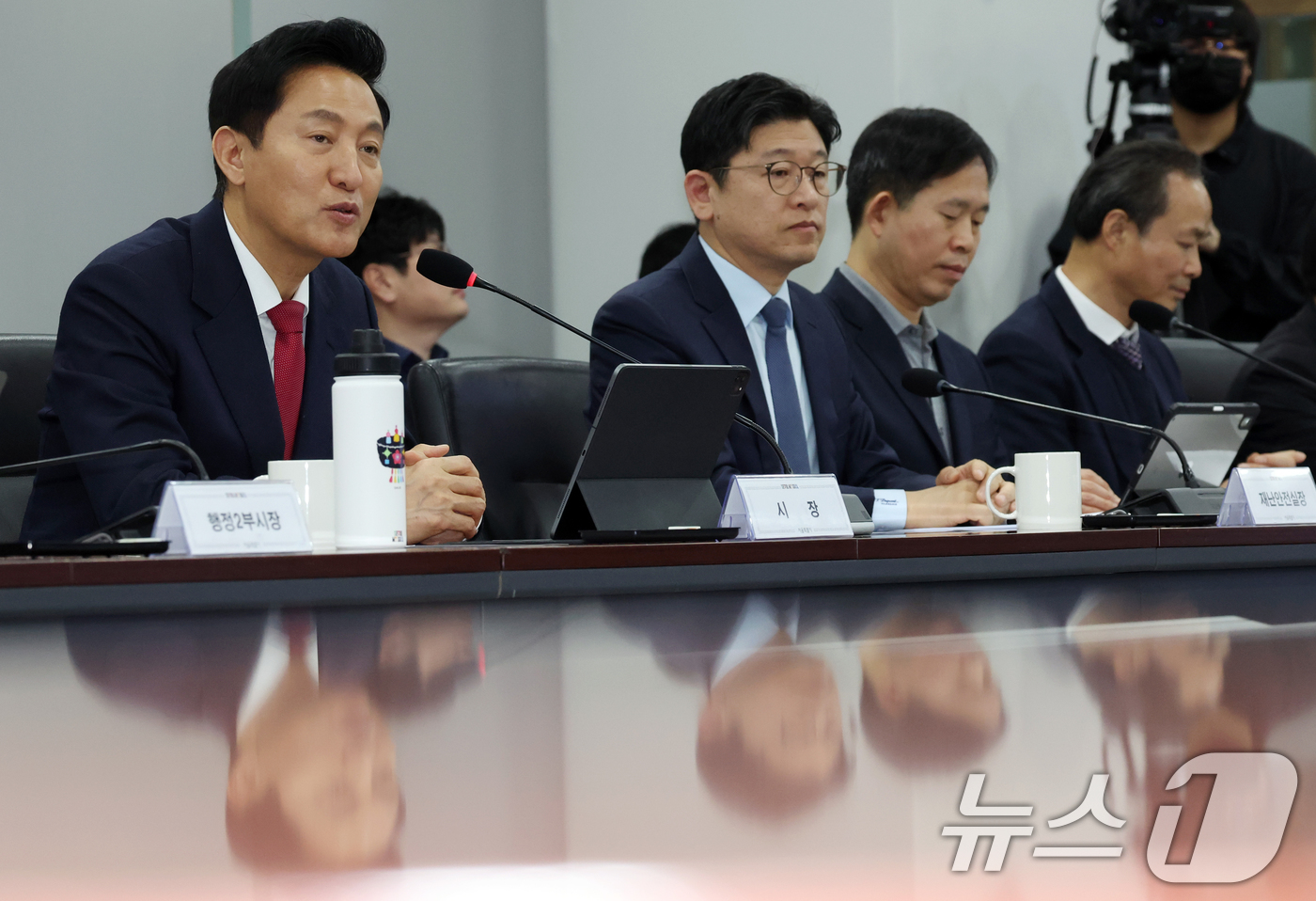 (서울=뉴스1) 김명섭 기자 = 오세훈 서울시장이 25일 서울시 중구 시청에서 열린 건설산업 규제철폐 TF 성과발표회에서 모두 발언을 하고 있다. 2025.2.25/뉴스1