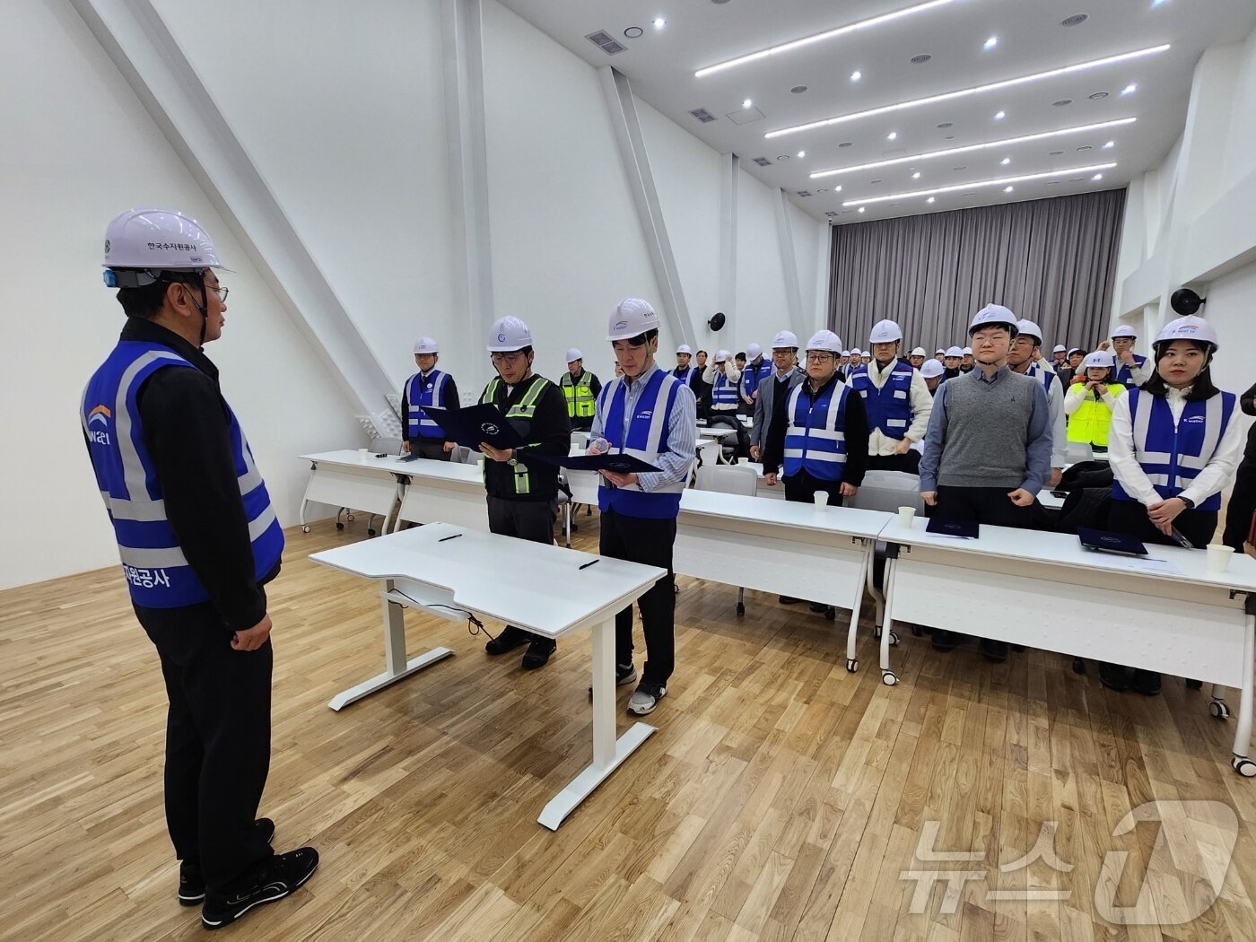 본문 이미지 - K-water 한강유역협력단, ‘안전‧청렴 최우선 실천’ 결의대회.(한국수자원공사 한강유역협력단 제공. 재판매 및 DB금지) 2025.2.25/뉴스1