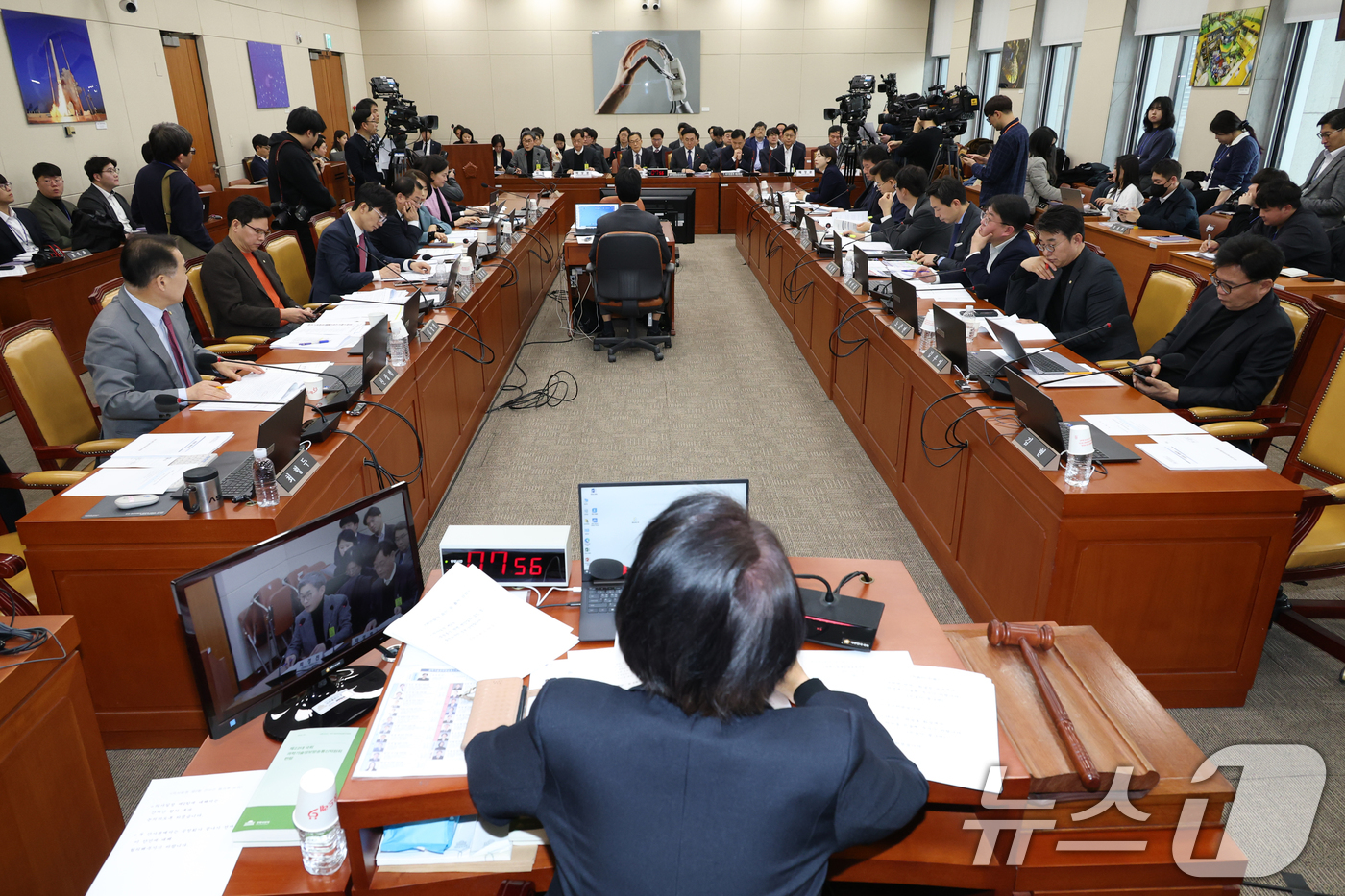(서울=뉴스1) 이광호 기자 = 25일 오후 서울 여의도 국회 과학기술정보방송통신위원회 전체회의장에서 유상임 과학기술정보통신부 장관과 인공지능 업계·학계·법조계 진술인 5명 등이 …