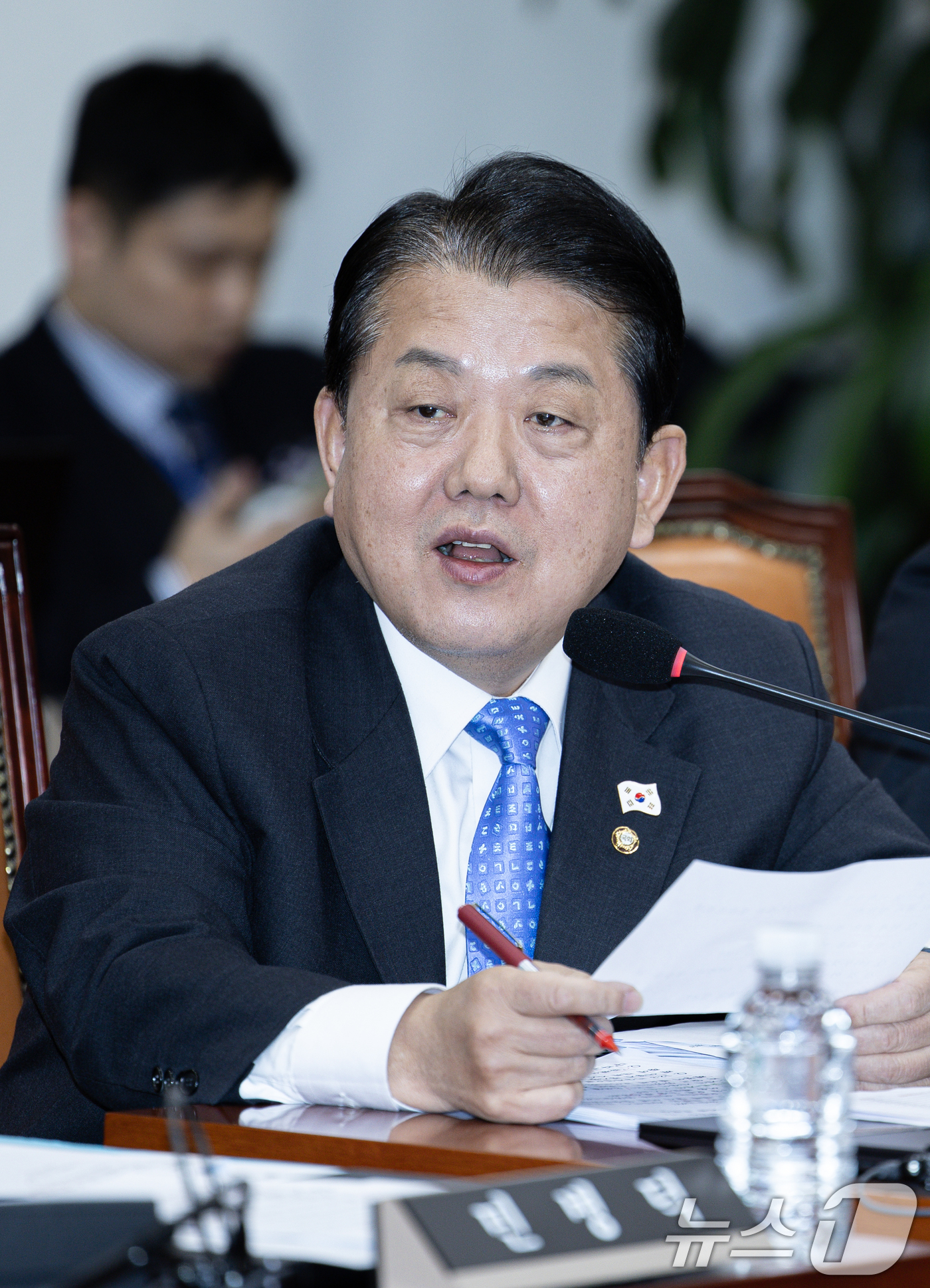 (서울=뉴스1) 이재명 기자 = 김병주 더불어민주당 의원이 25일 오후 서울 여의도 국회에서 열린 윤석열 정부의 비상계엄 선포를 통한 내란 혐의 진상규명 국정조사 제5차 청문회에서 …